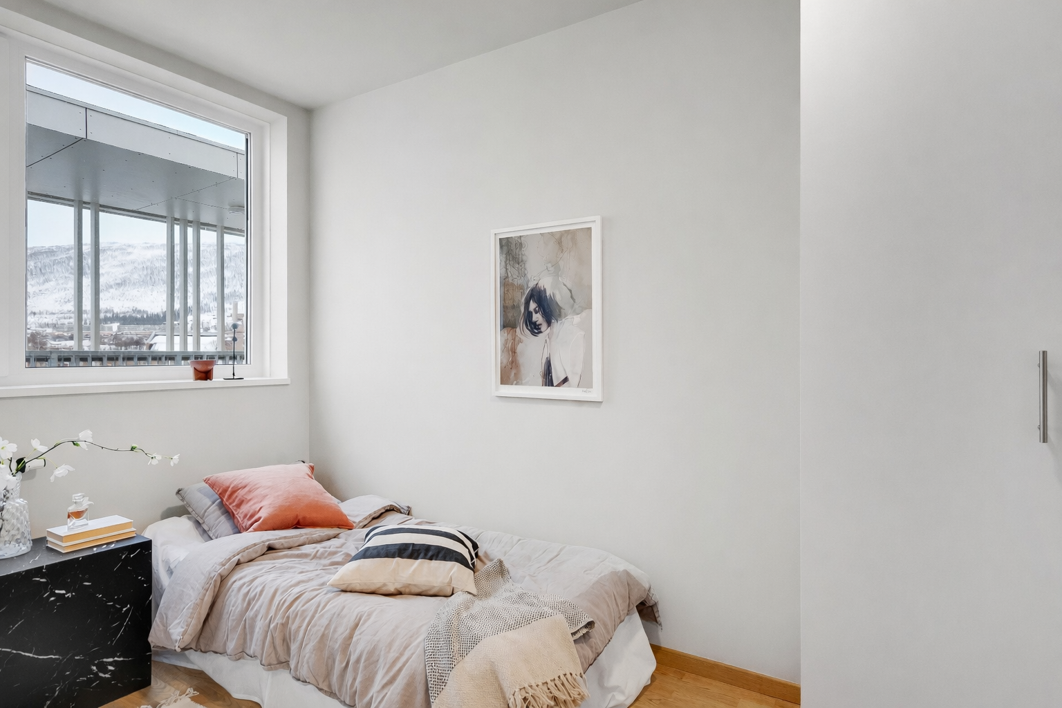 Også her plass til seng og garderobeskap Galleribilde