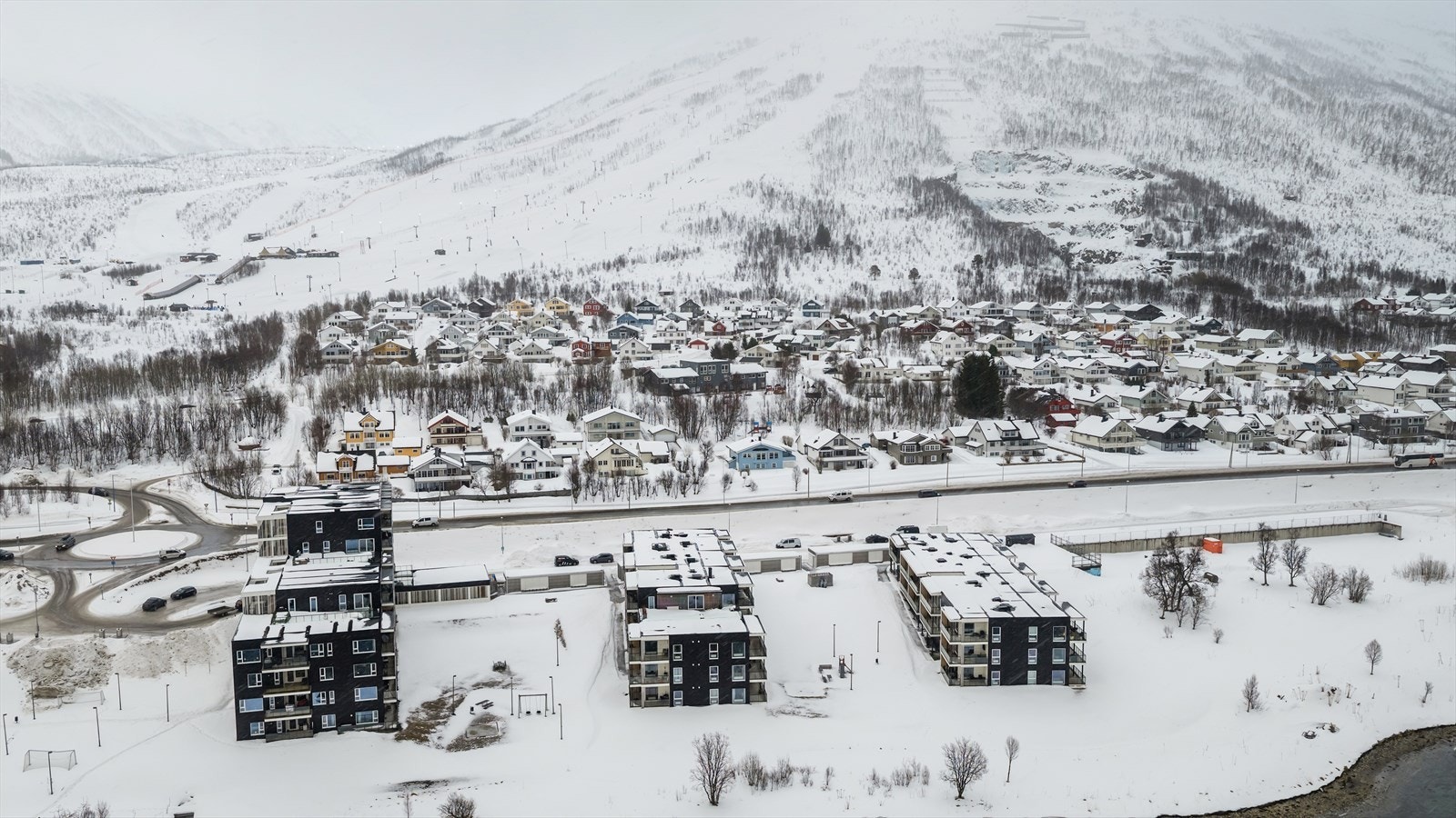 Herfra har du kort avstand til barnehage, skole, dagligvarebutikk, natur- og rekreasjonsområder, busstopp og mye mer. Galleribilde