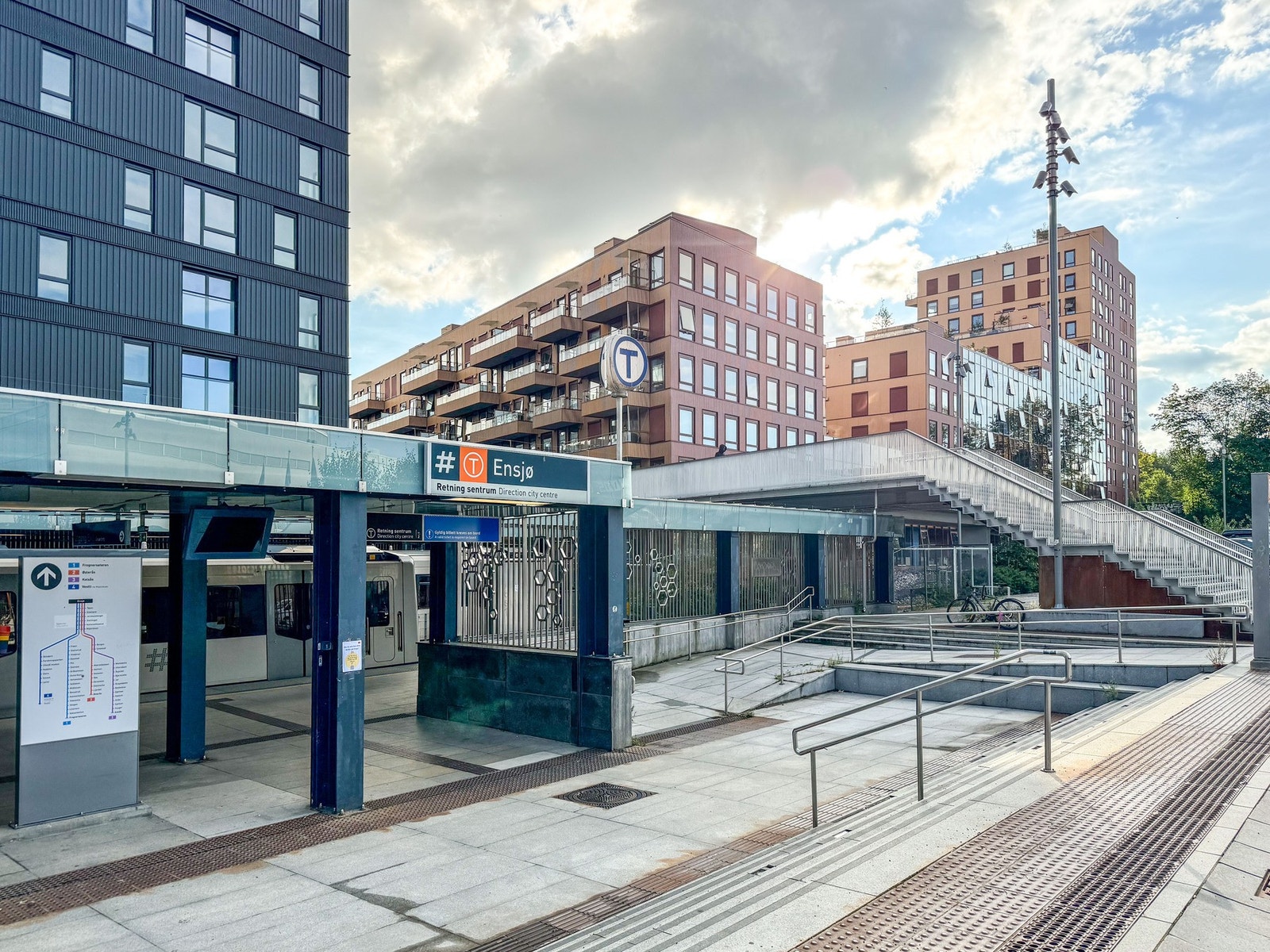 Ensjø T-bane. Galleribilde