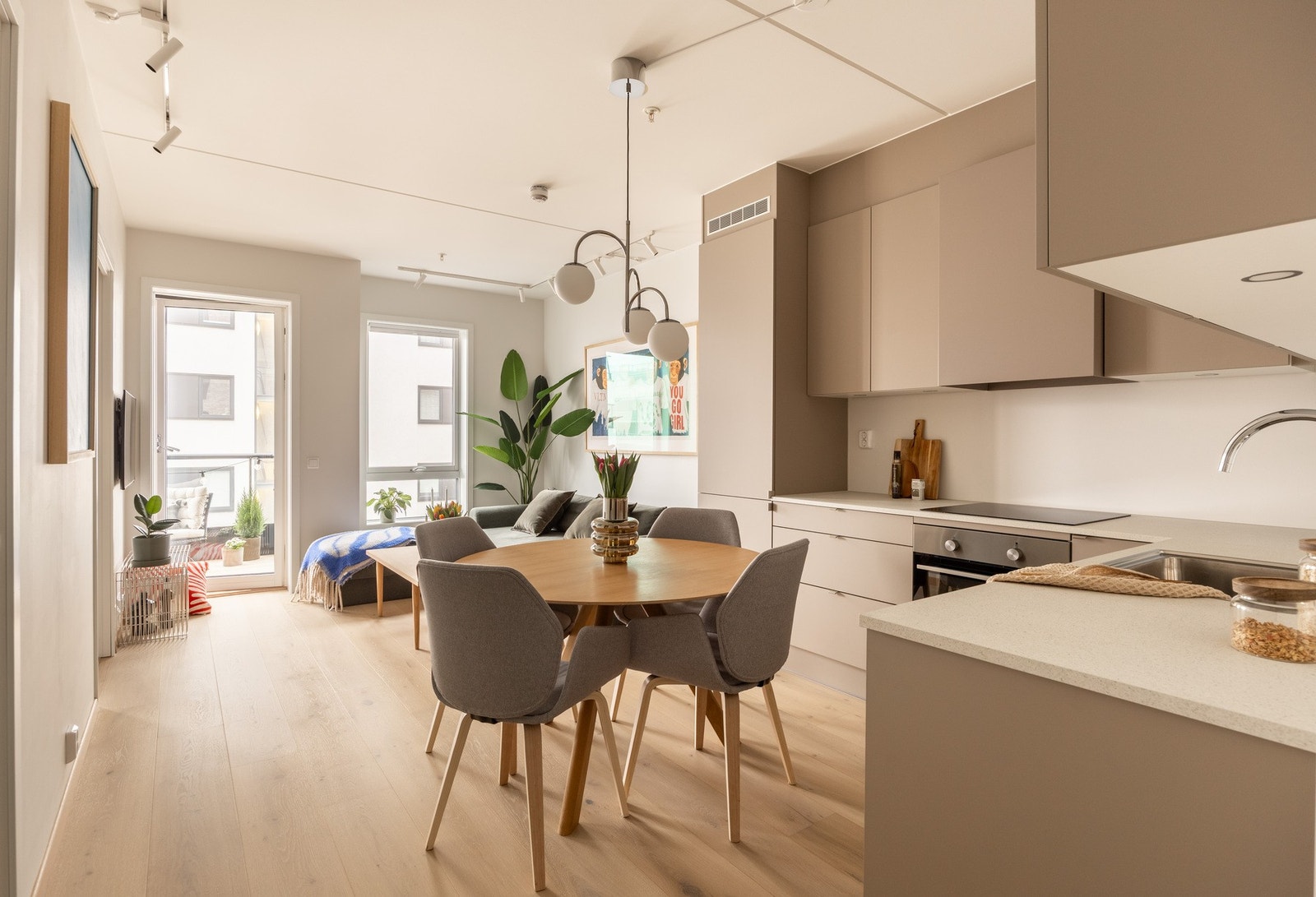 Gladengveien 12D presenteres av Mekleriet ved Alexander Birkeland. Galleribilde