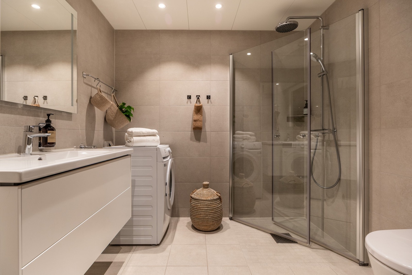 Badet er opplegg for vaskemaskin. Galleribilde