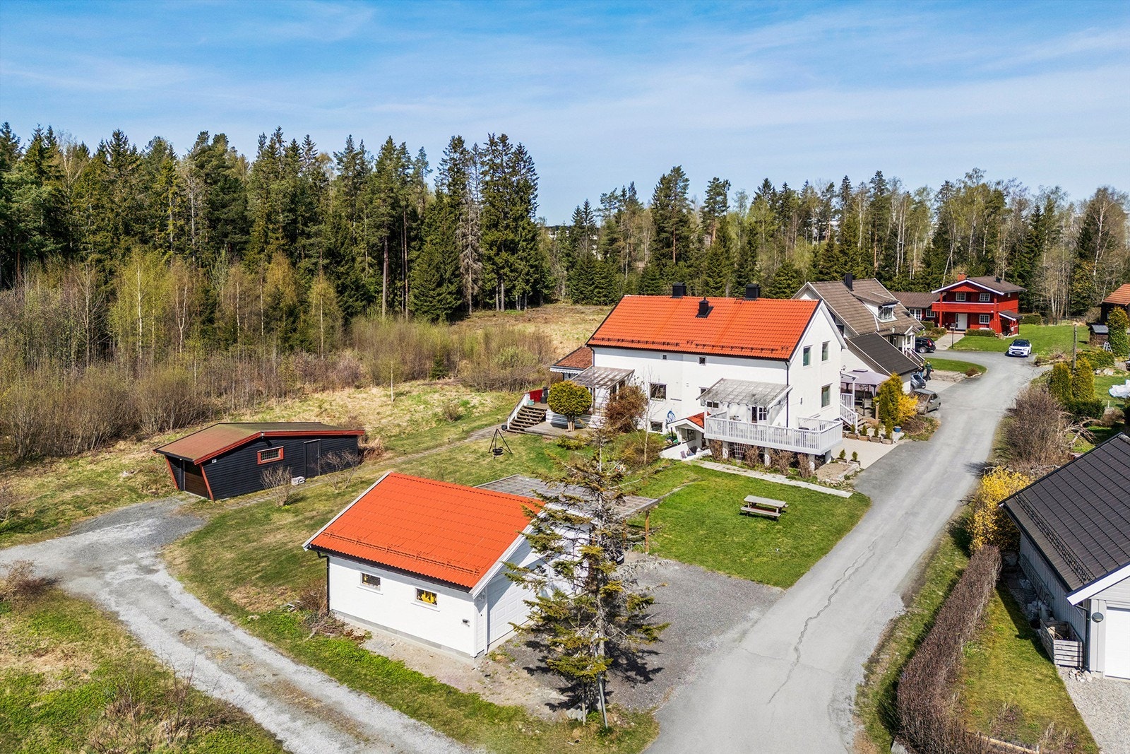 Finstadgrenda er et svært populært boligfelt i Ski, beliggende tett opp til Finstadskogen Galleribilde