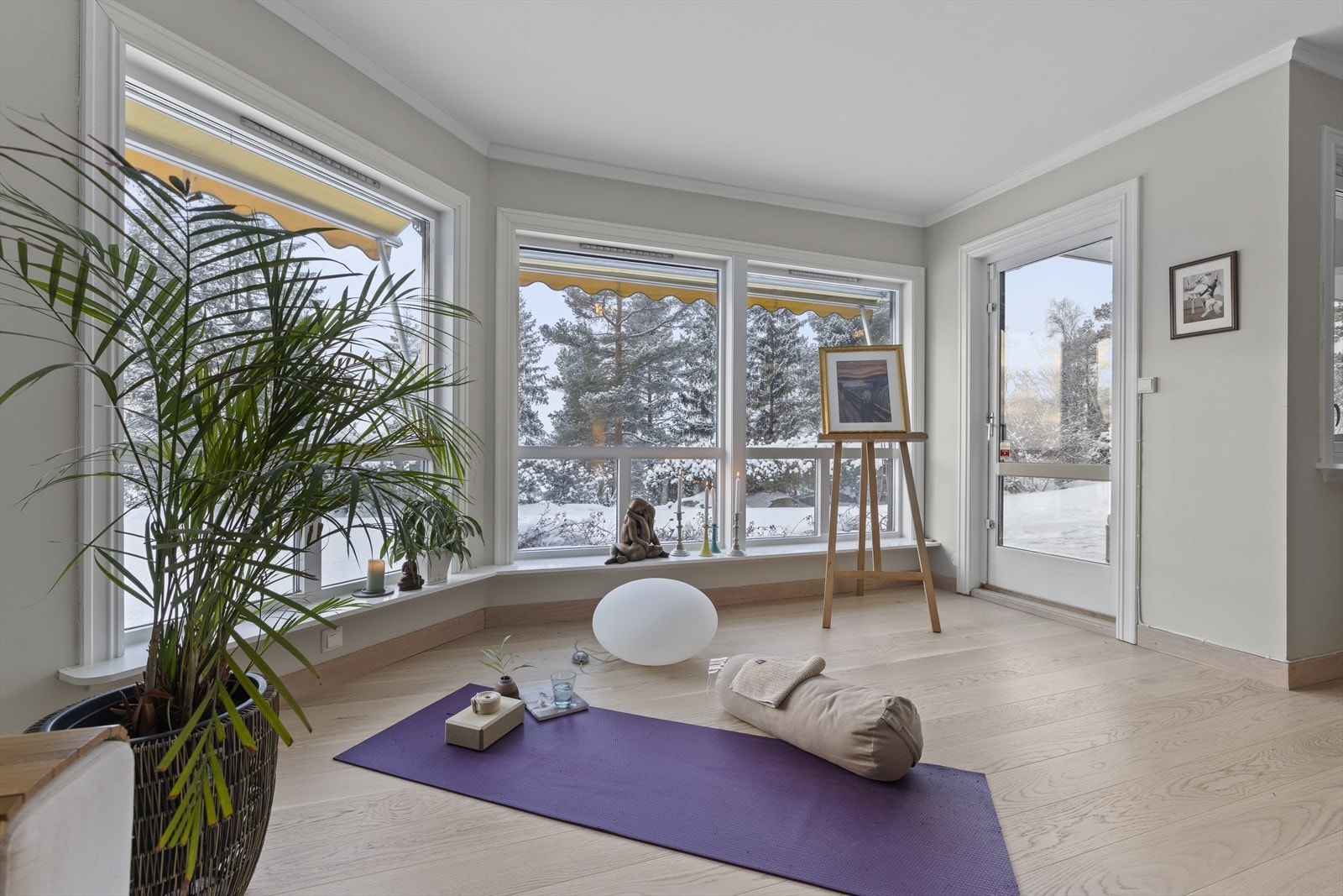 Direkte utgang til markterrasse og terreng Galleribilde