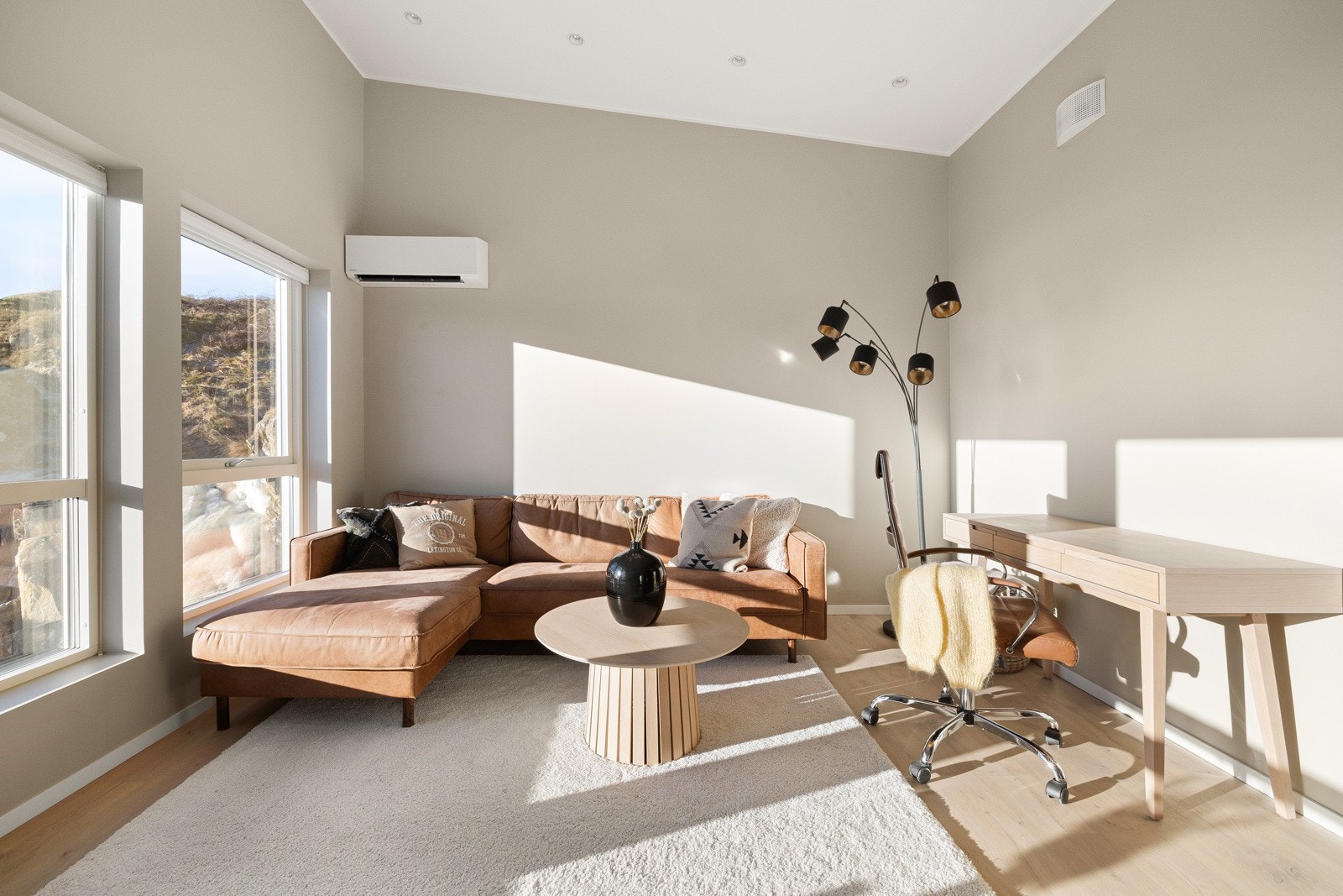 I boligen har man både balansert ventilasjonsanlegg samt varmepumpe. Galleribilde