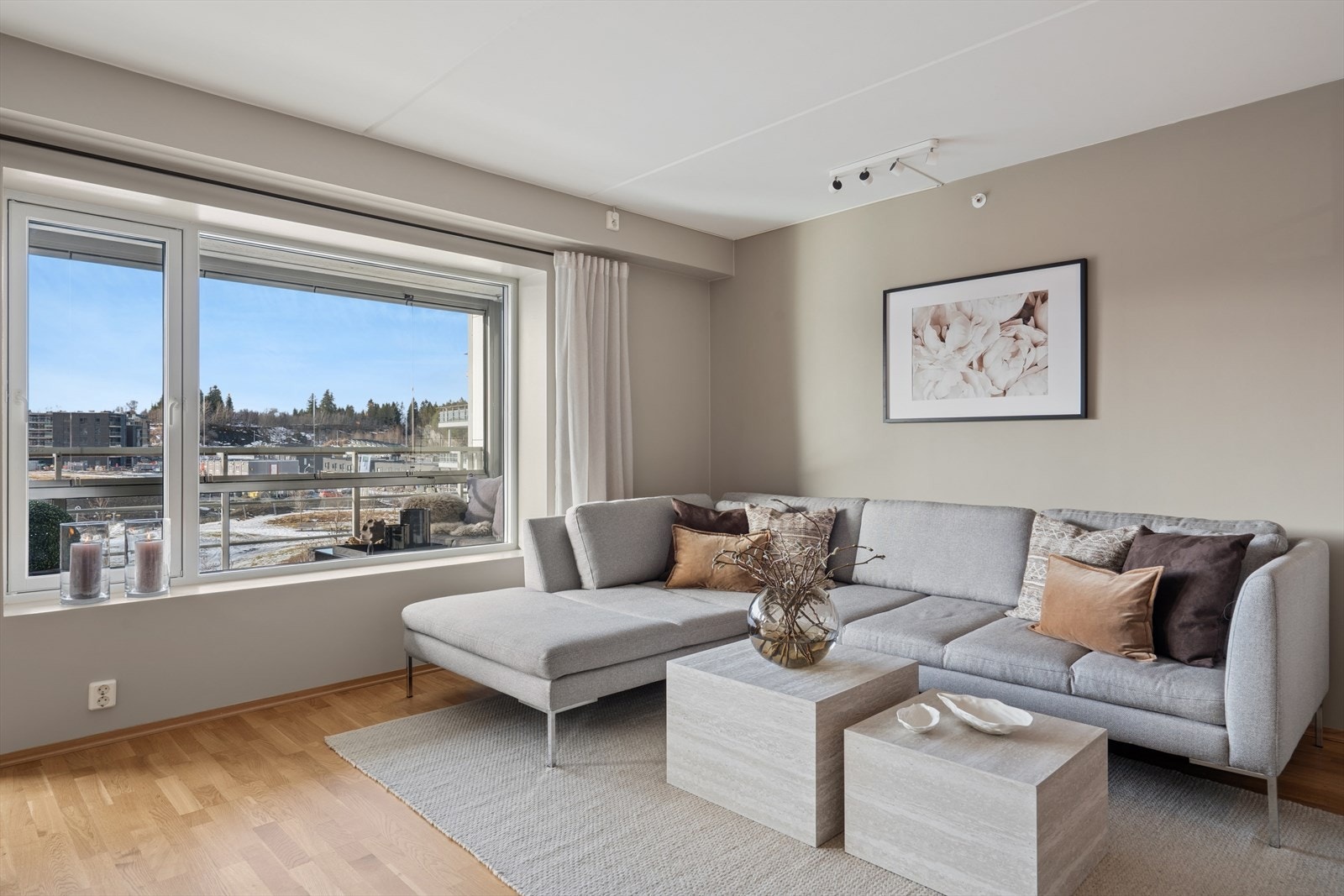 Store deler av leiligheten er nymalt i 2026 i tidsriktige og delikate farger. Galleribilde