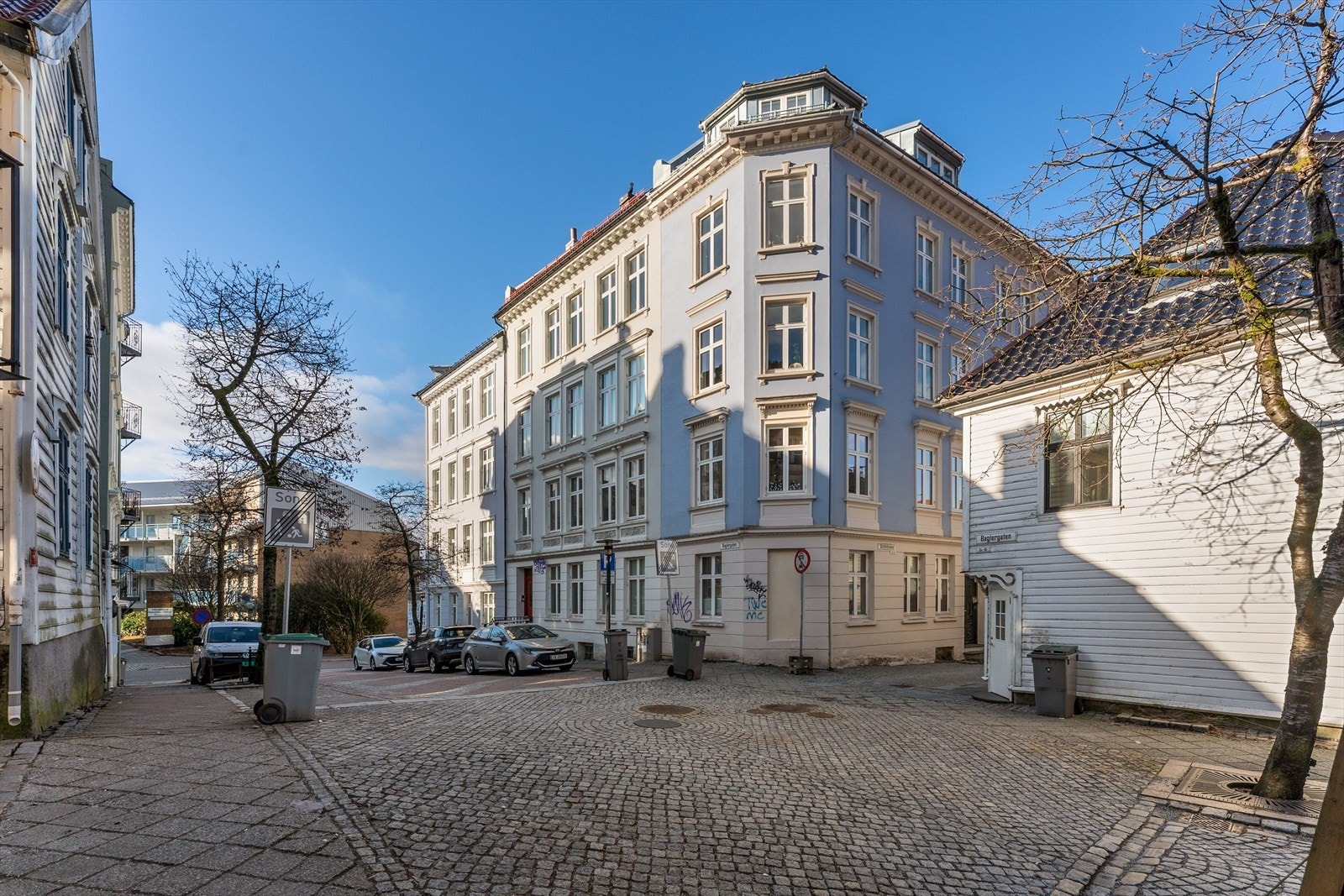 Sjarmerende gater med kirsebærtrær og nærhet til alt du trenger i hverdagen. Galleribilde