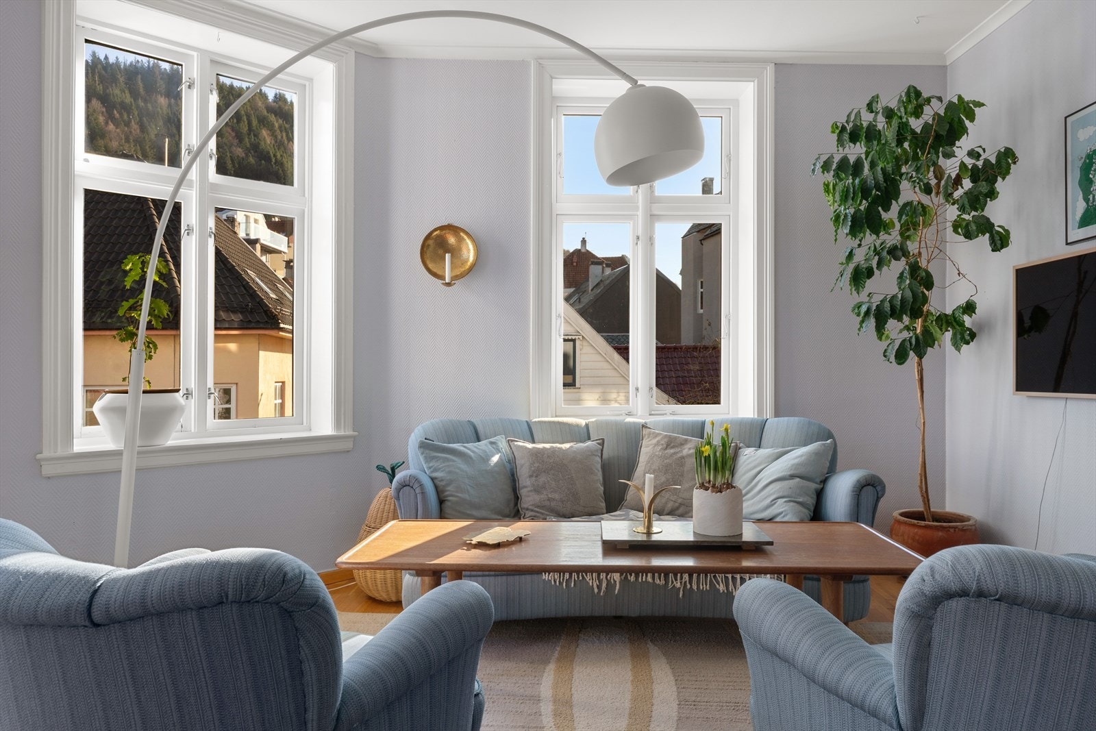 Sjelden mulighet i området - romslig leilighet med tre soverom, god takhøyde og store vindusflater. Galleribilde