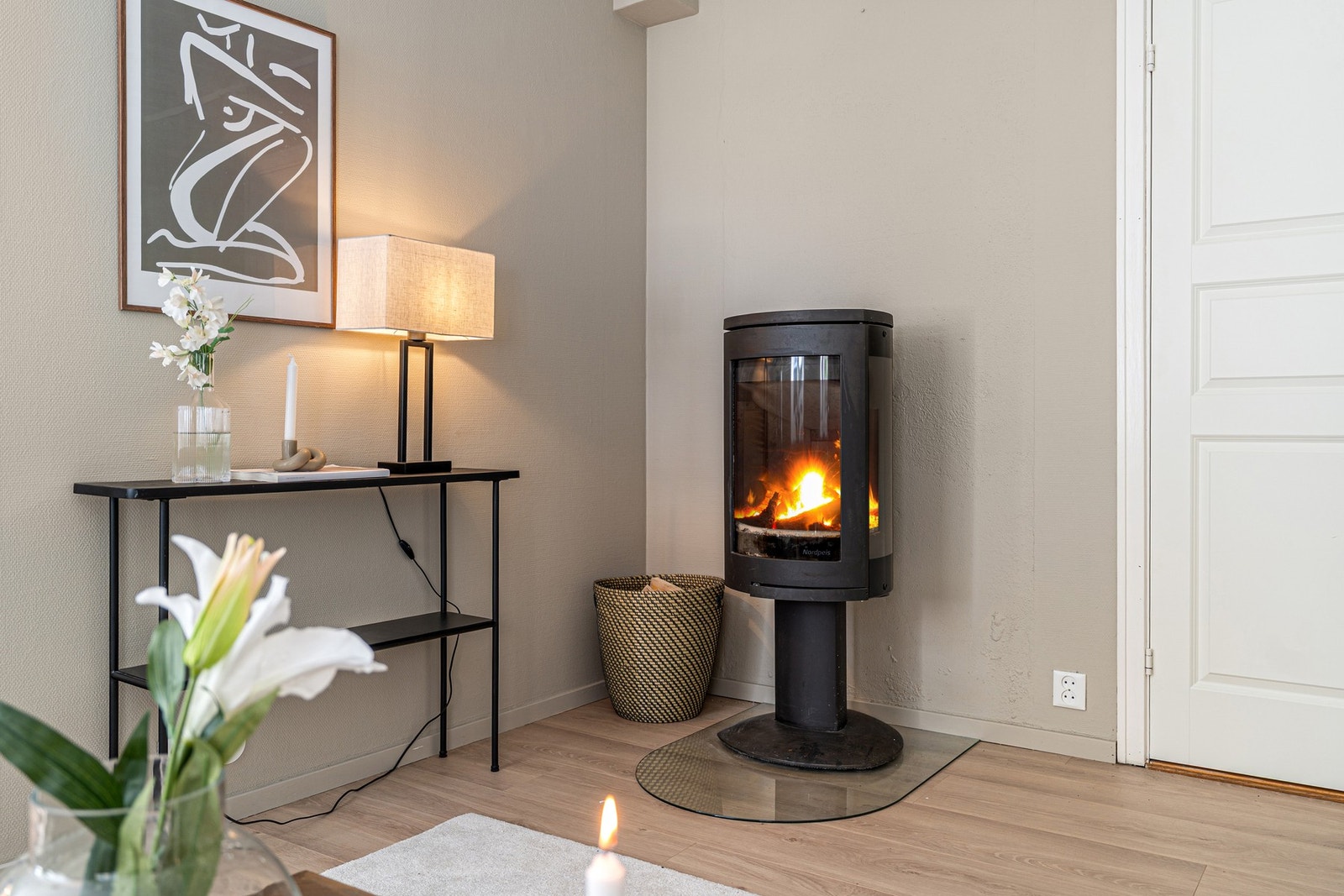 Koselig med vedfyring. Galleribilde