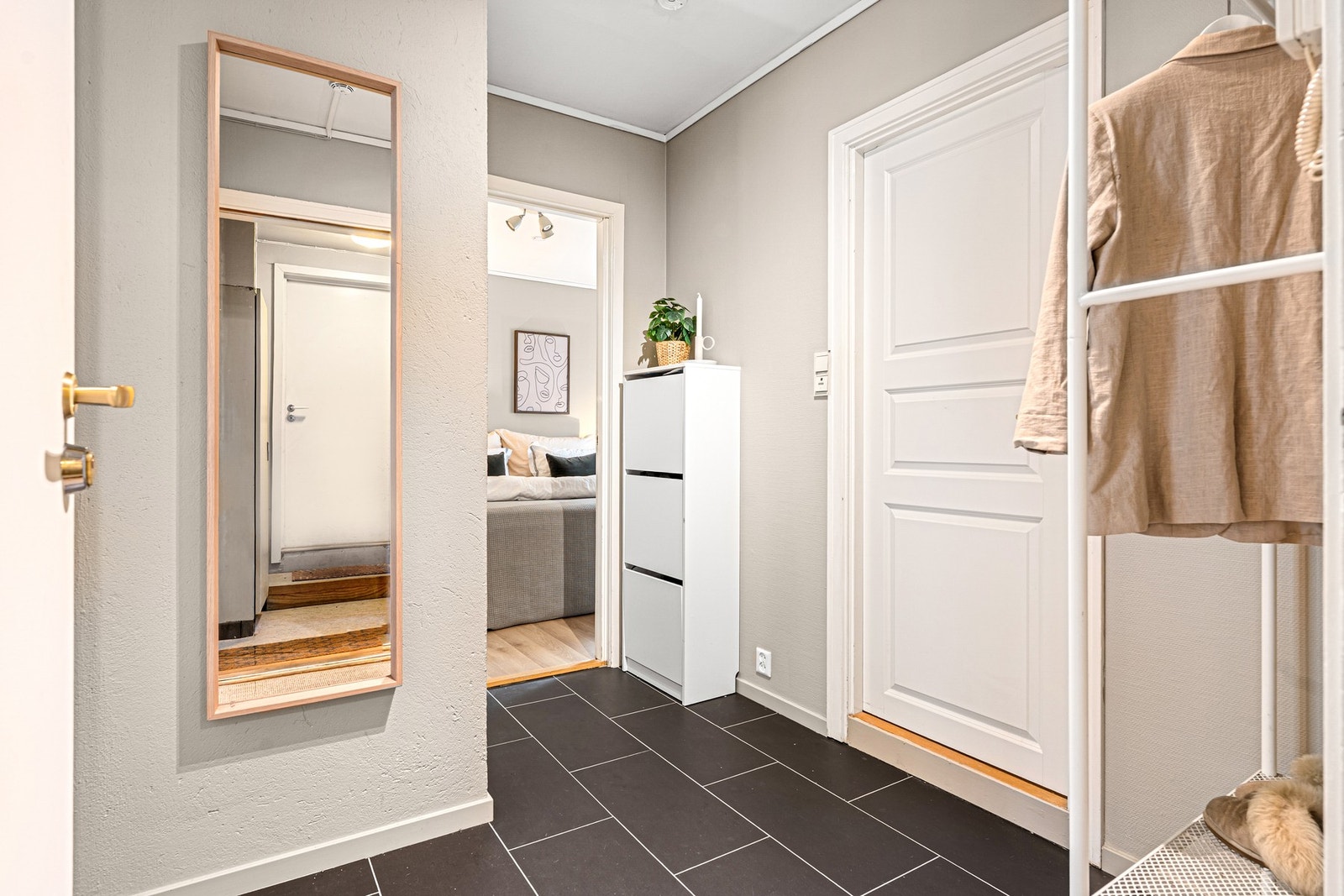 Velkommen inn! Leiligheten disponerer en bod like utenfor leiligheten. Galleribilde