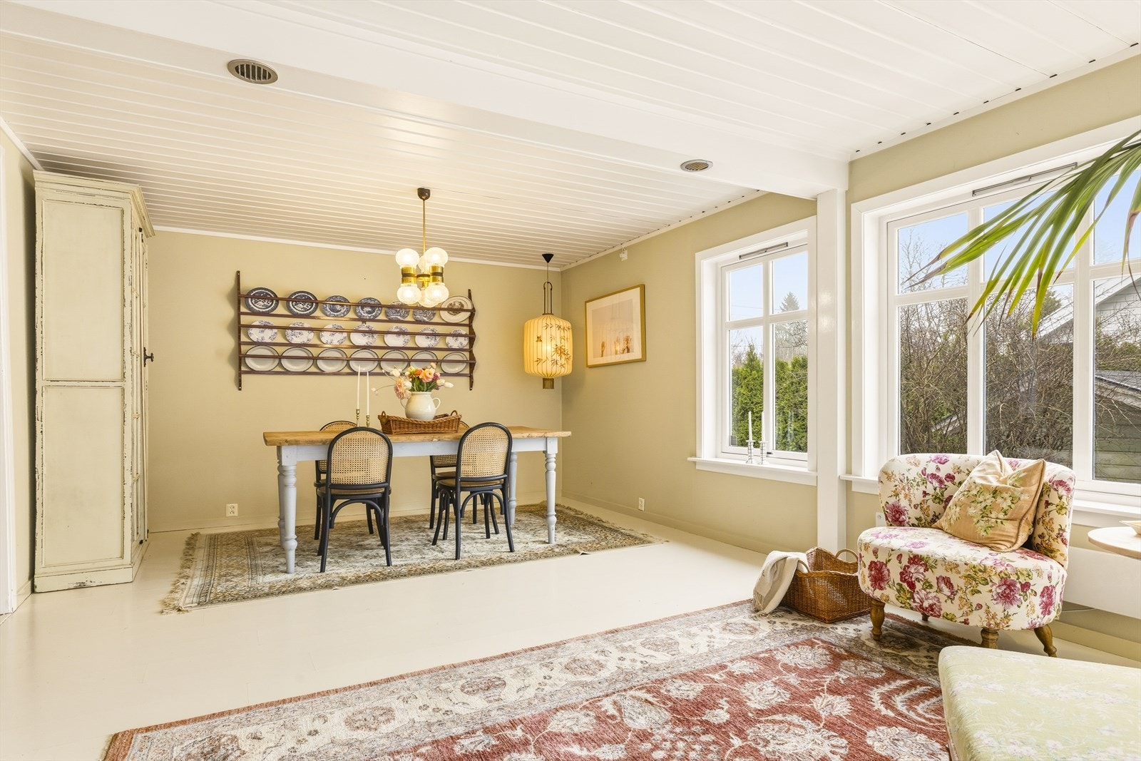 Barnevennlig inngjerdet eiendom som sogner til Bekkelaget skolekrets Galleribilde