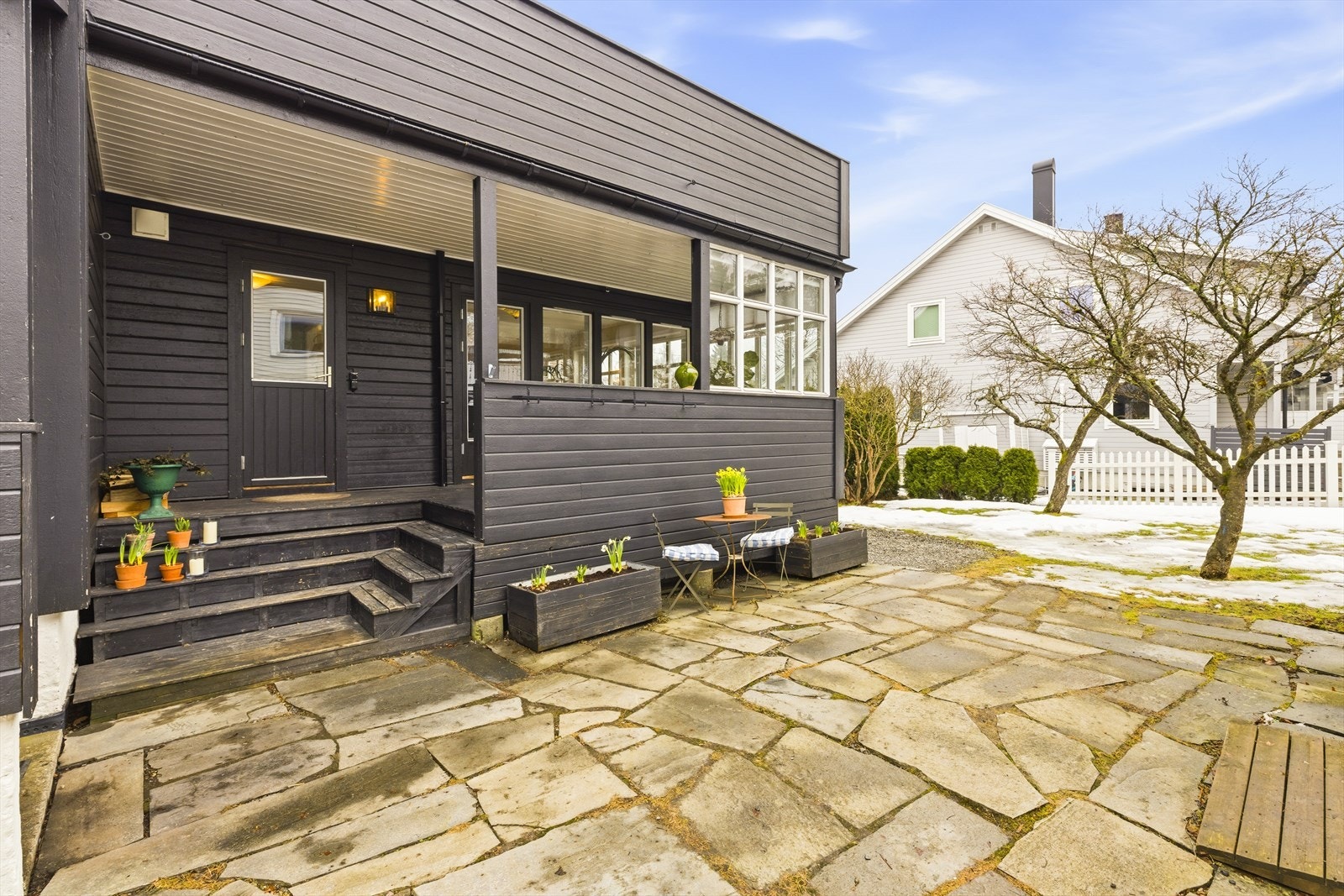 Fantastisk hage med frukttrær og mange soner Galleribilde