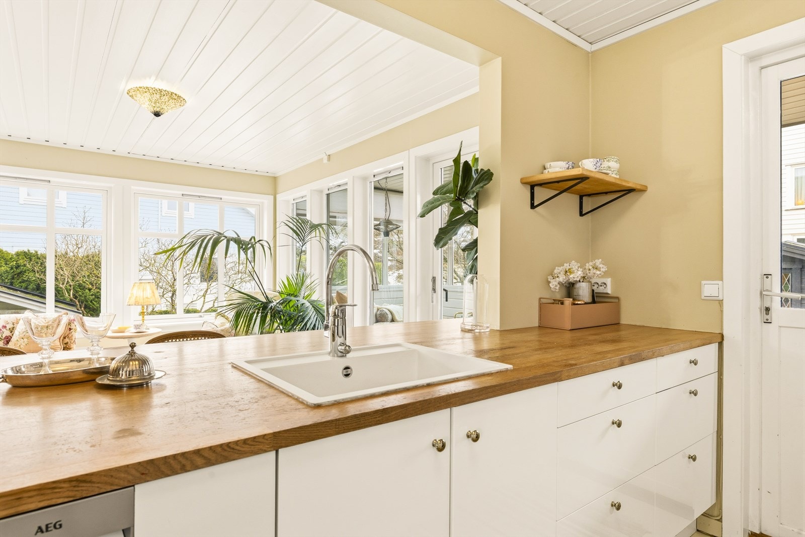 Det er monterte waterguard på kjøkkenet Galleribilde