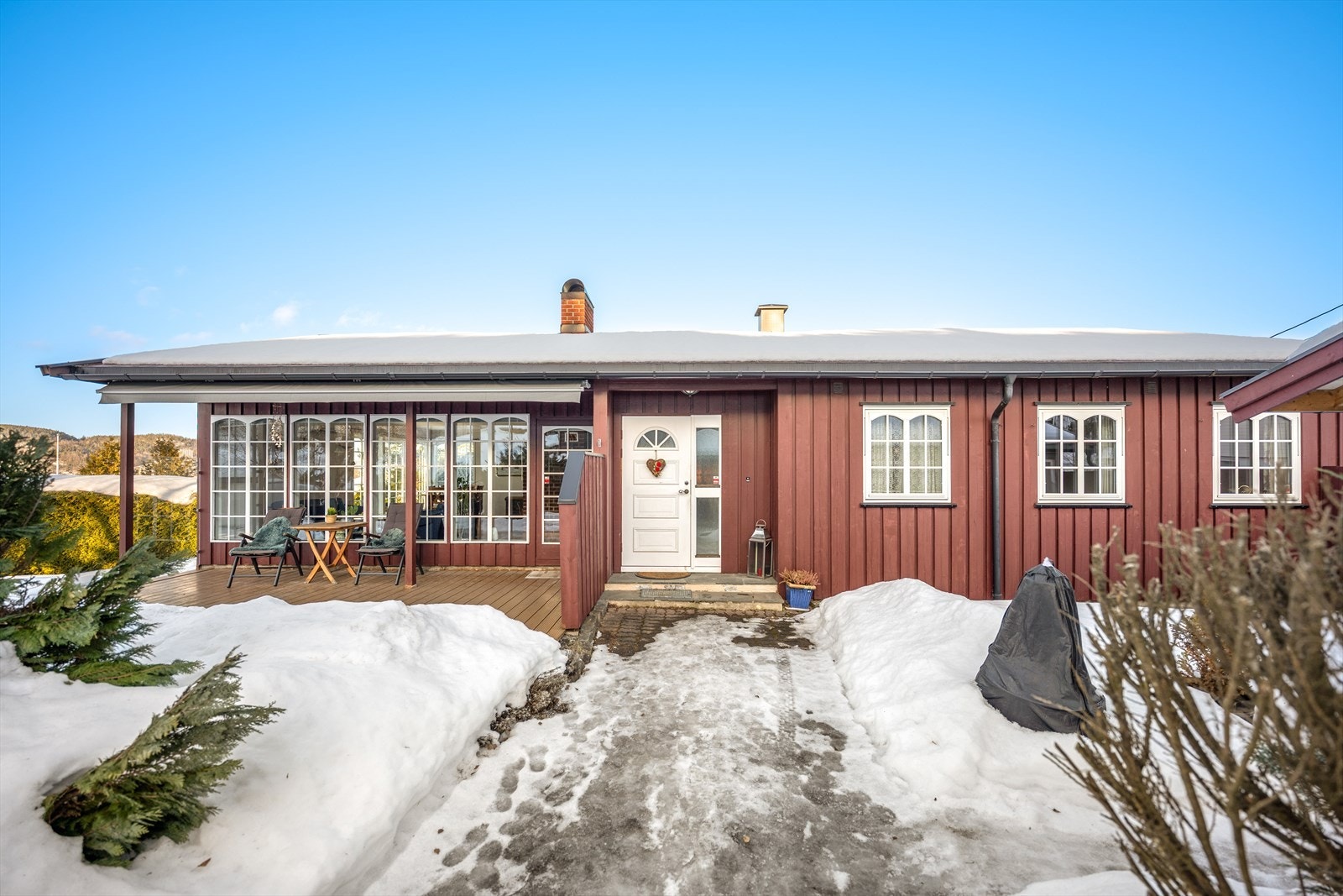 Hyggelig inngangsparti ønsker velkommen til Anchersens vei 87. Galleribilde