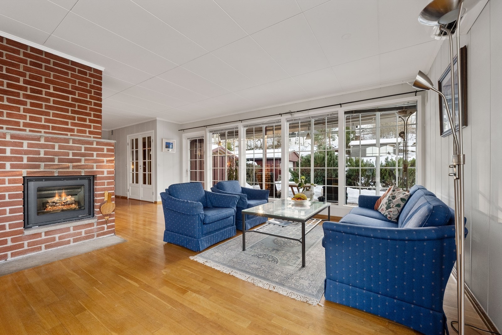 Utgang til terrasse fra stuen. Galleribilde