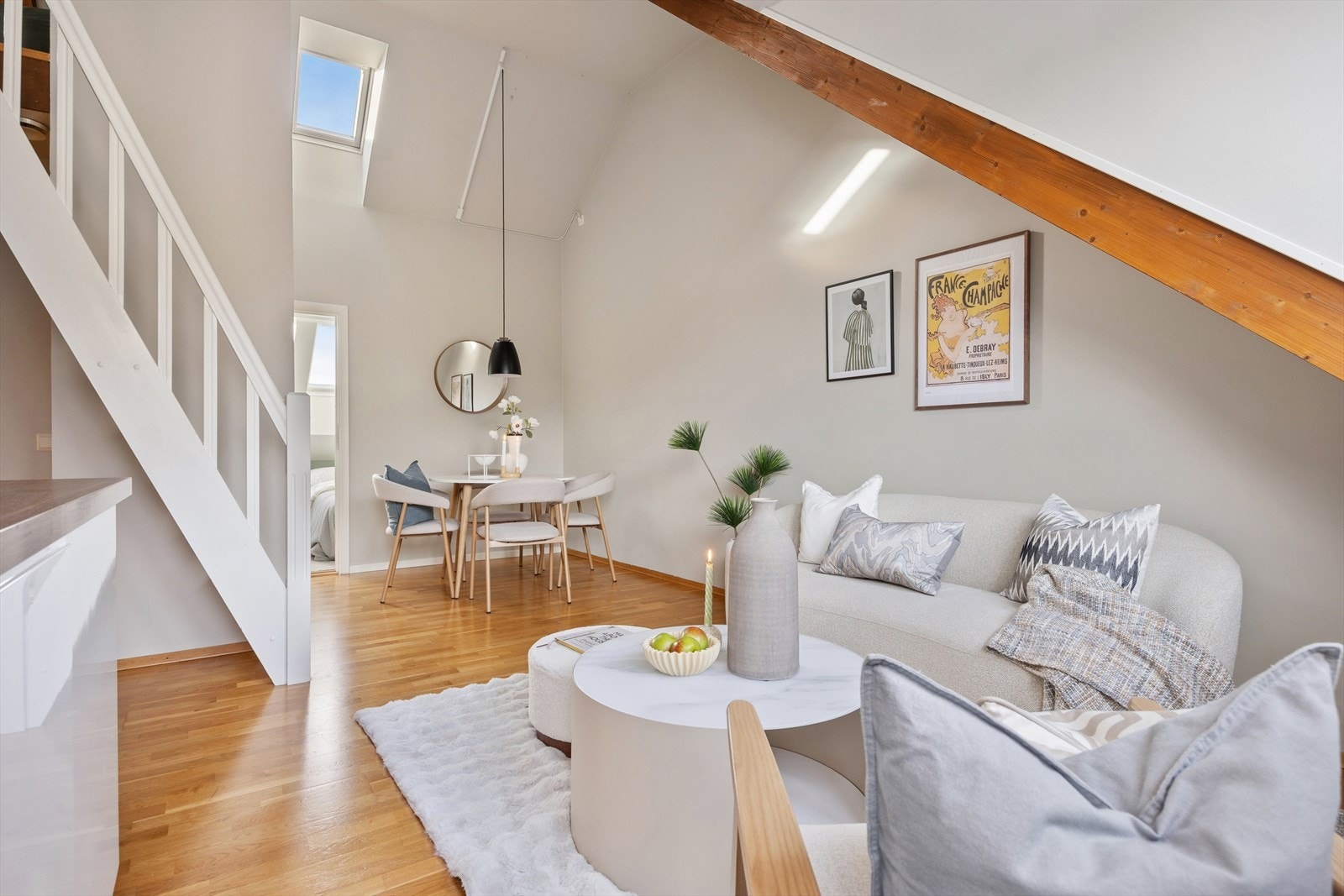 Meget god takhøyde i store deler av leiligheten. Galleribilde