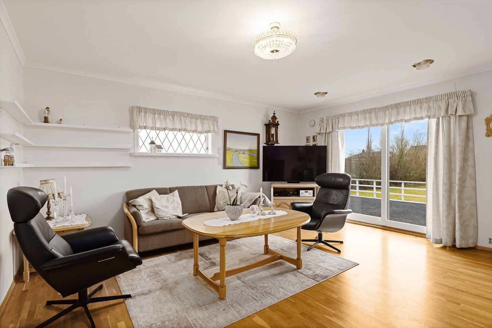 Utgang til terrasse fra stue Galleribilde