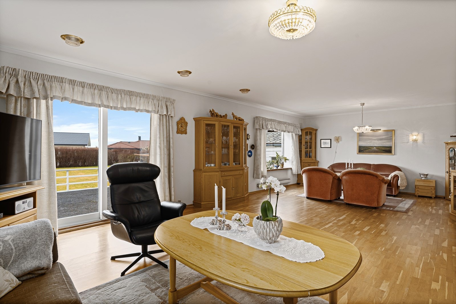 God plass for to sofagrupper Galleribilde