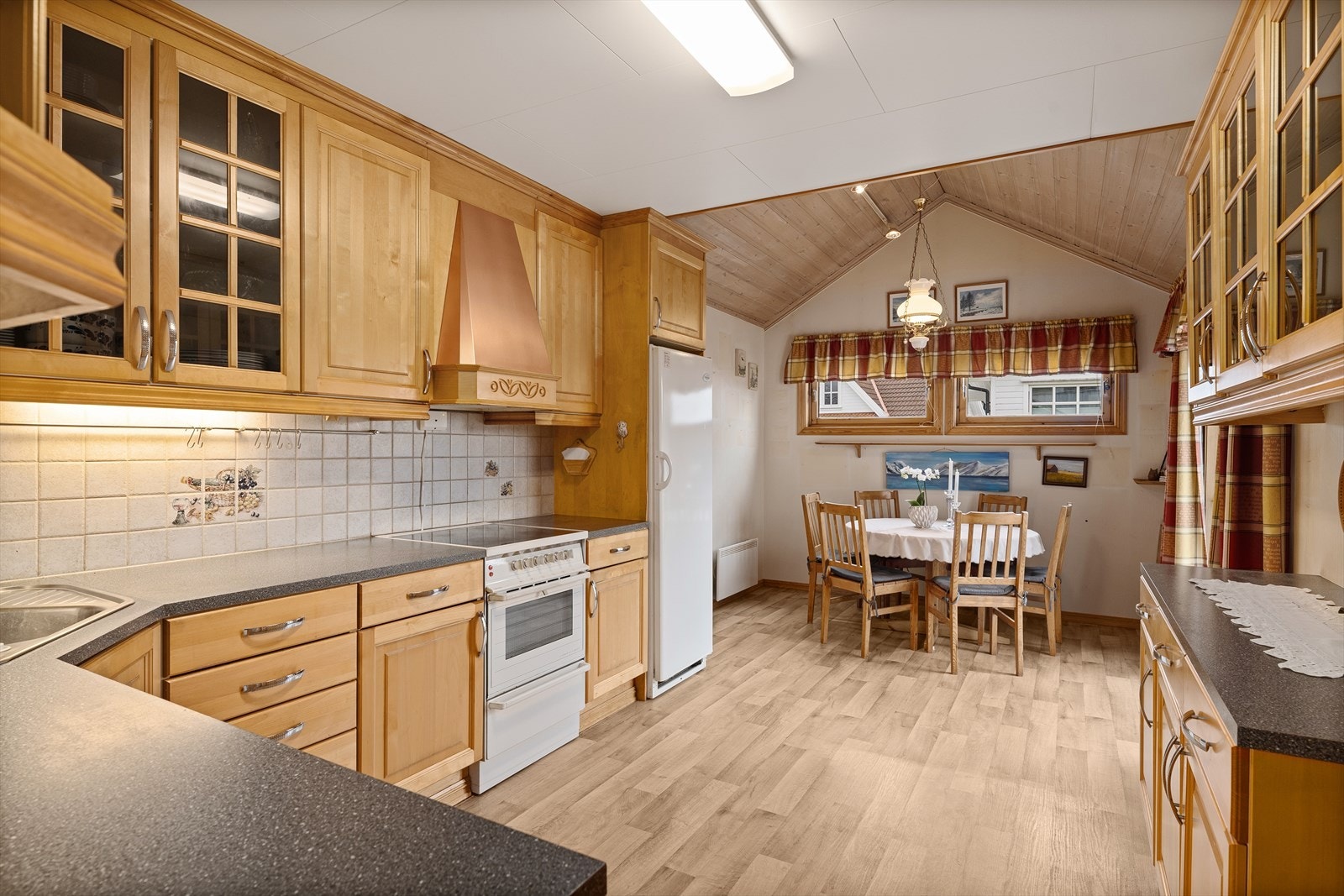 Kjøkken er påbygget i 1992 Galleribilde