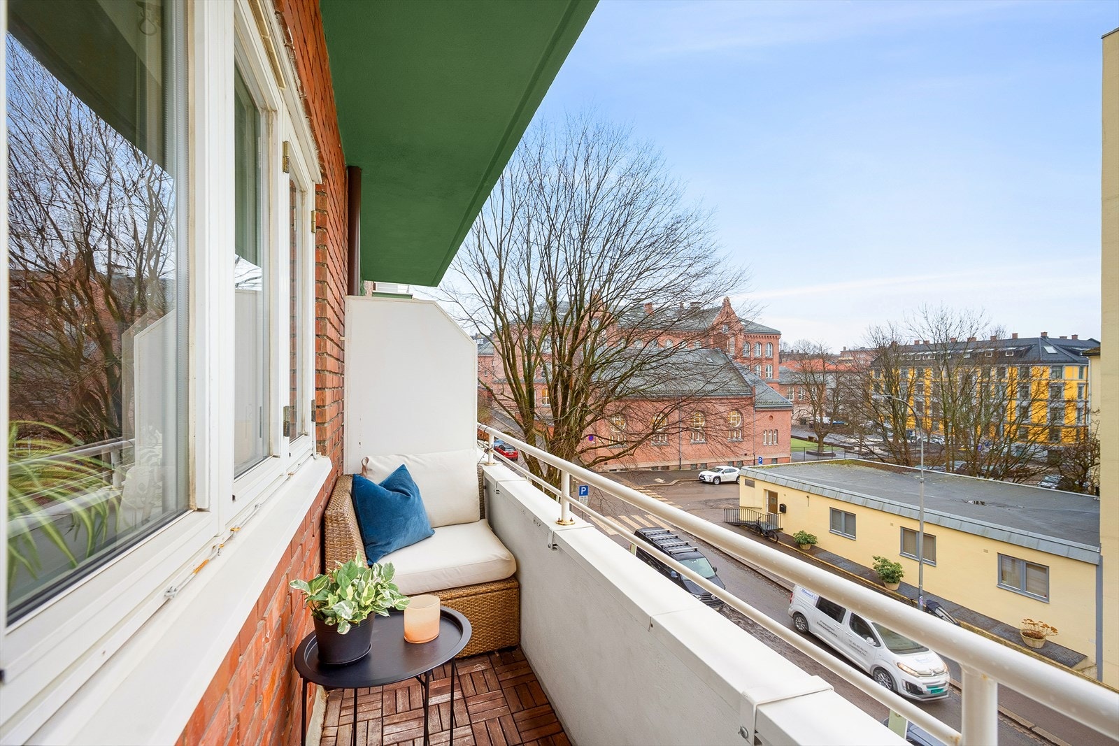 En lun, sjarmerende og arealeffektiv 1-roms leilighet med ettertraktet beliggenhet på Bolteløkka. Galleribilde