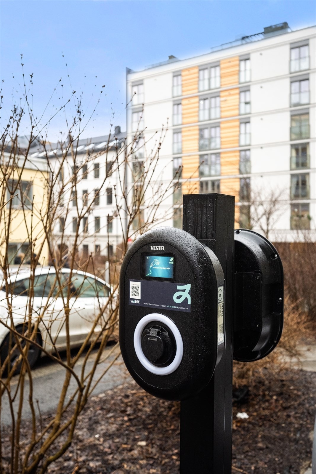 Aksjelaget har 9 stk. parkeringsplasser med el-billader. Plassene disponeres etter "førstemann til mølla". Galleribilde