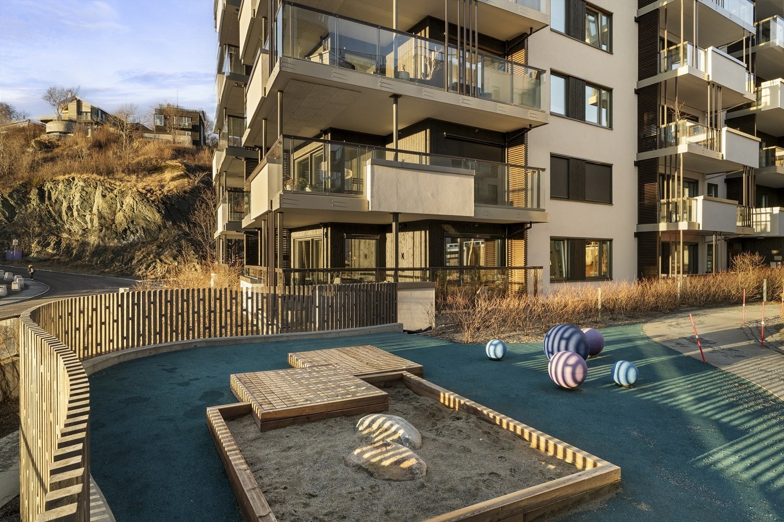 Lekkert bygg fra 2021. Fra leiligheten er det kort avstand til servicetilbud, solsiden og Trondheim sentrum. Galleribilde