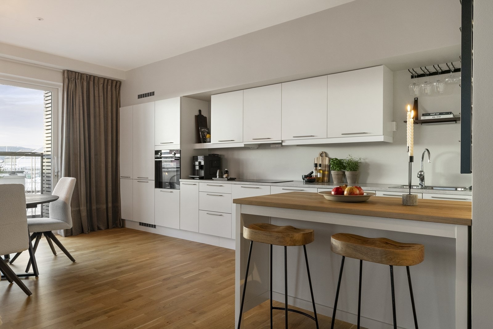 Leiligheten er fra 2021 og har et internt bruksareal på 82 kvm. Galleribilde