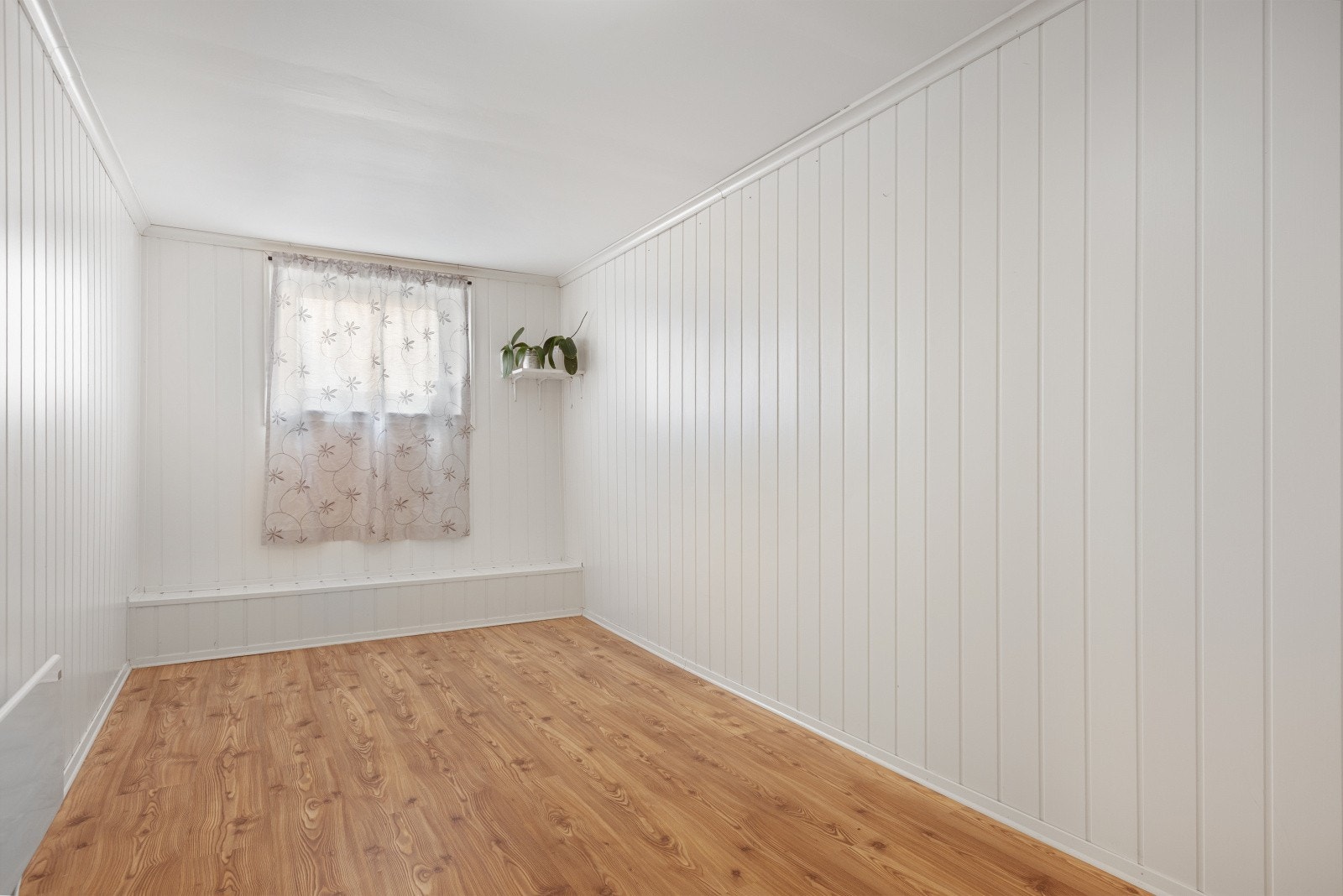 Videre er det to soverom i kjelleren. Galleribilde