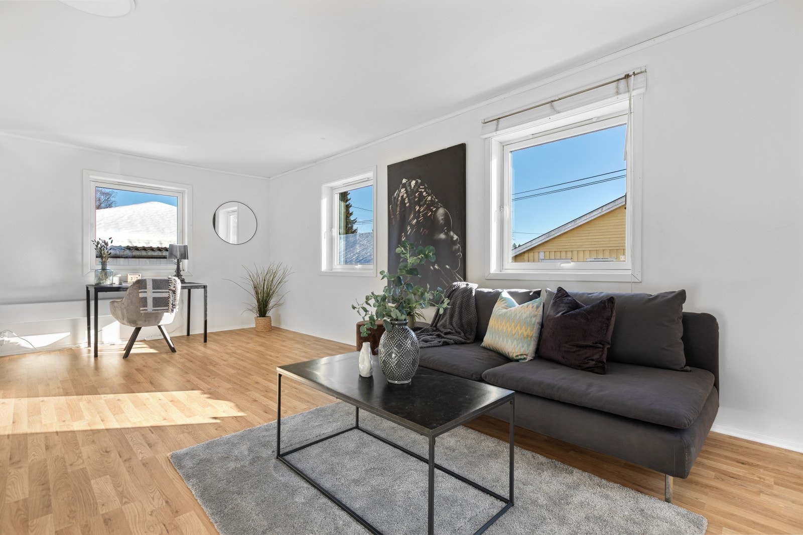 Rommet er perfekt som TV-stue, ungdomsrom eller hjemmekontor. Galleribilde