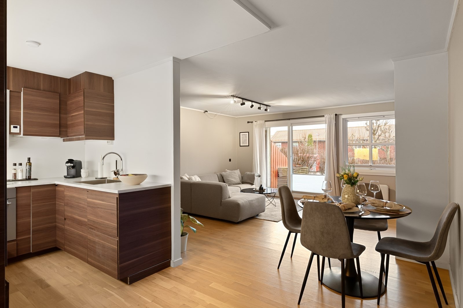 EiendomsMegler 1 v/Sindre Kjøll Kristensen presenterer Dusaviksvingen 9A! Galleribilde