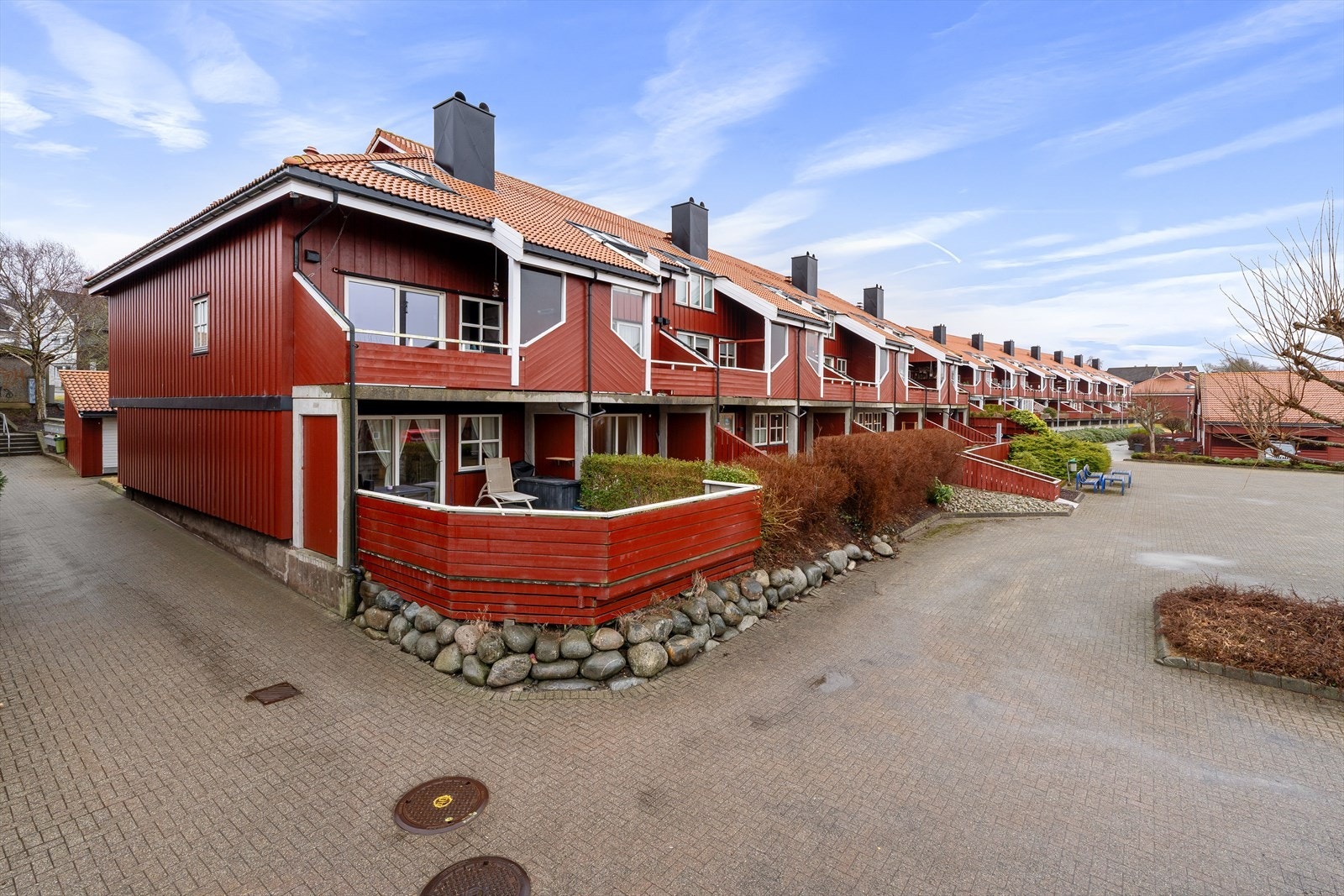 Ellers er det fast parkeringsplass i lukket garasjeanlegg. Velkommen til visning! Galleribilde