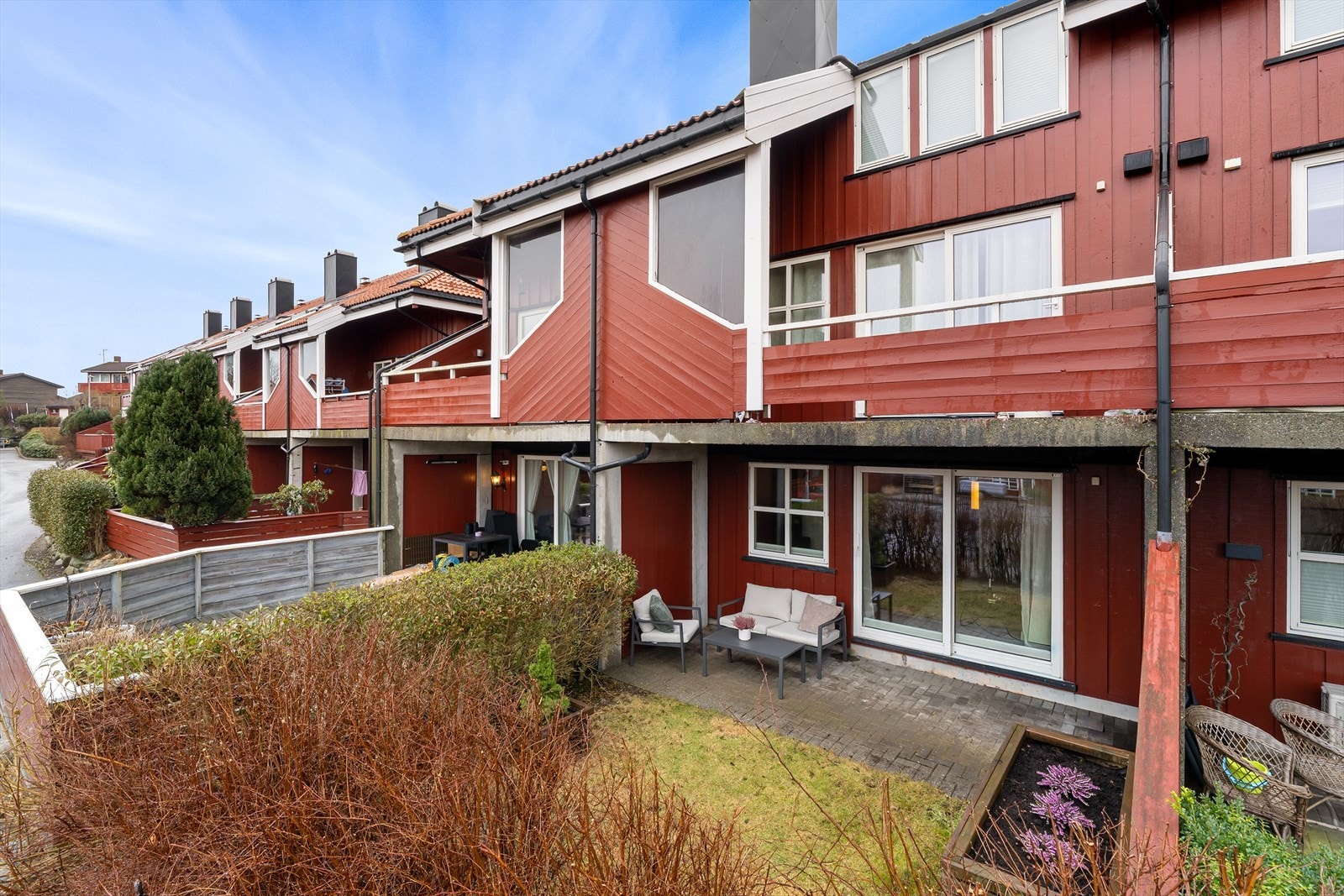 Dusaviksvingen 9A har en flott og sentral beliggenhet i et rolig boligområde på Tasta Galleribilde