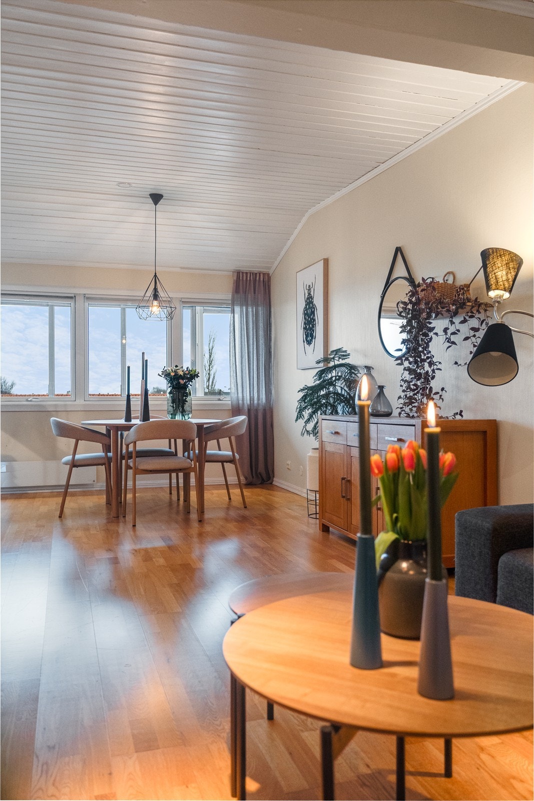 Fra stuen er det utgang til en herlig innglasset balkong. Galleribilde