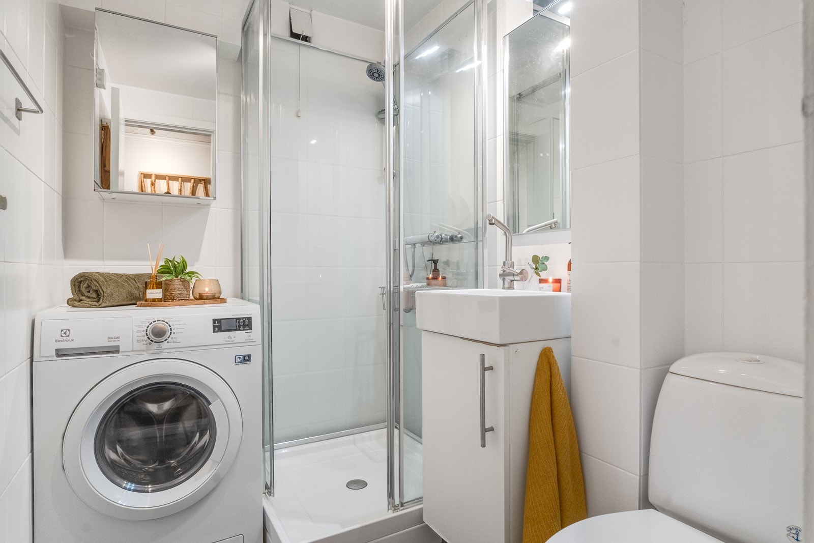 Det er opplegg for vaskemaskin på badet. Galleribilde