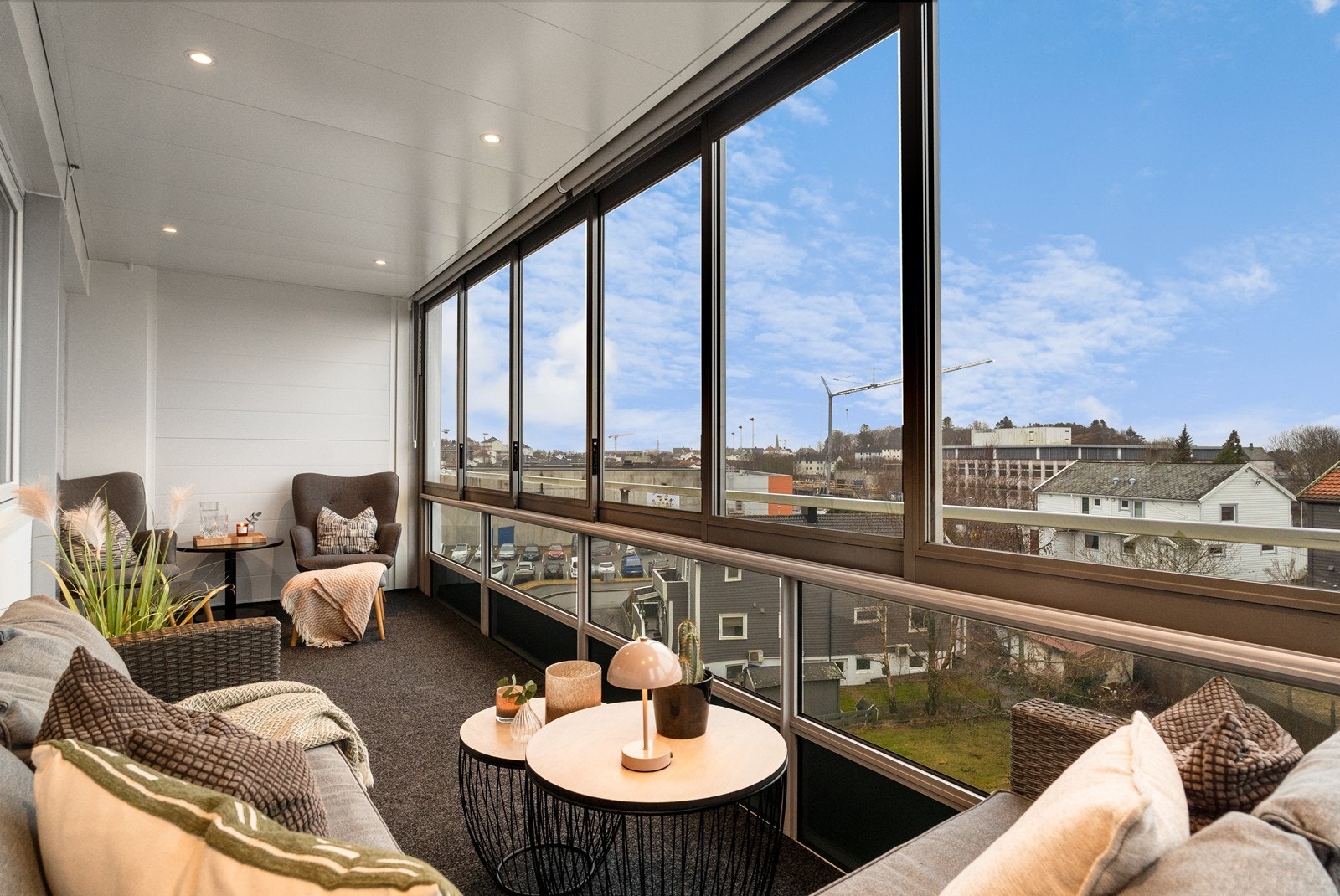 Den innglassete balkongen er på 15 m². Galleribilde