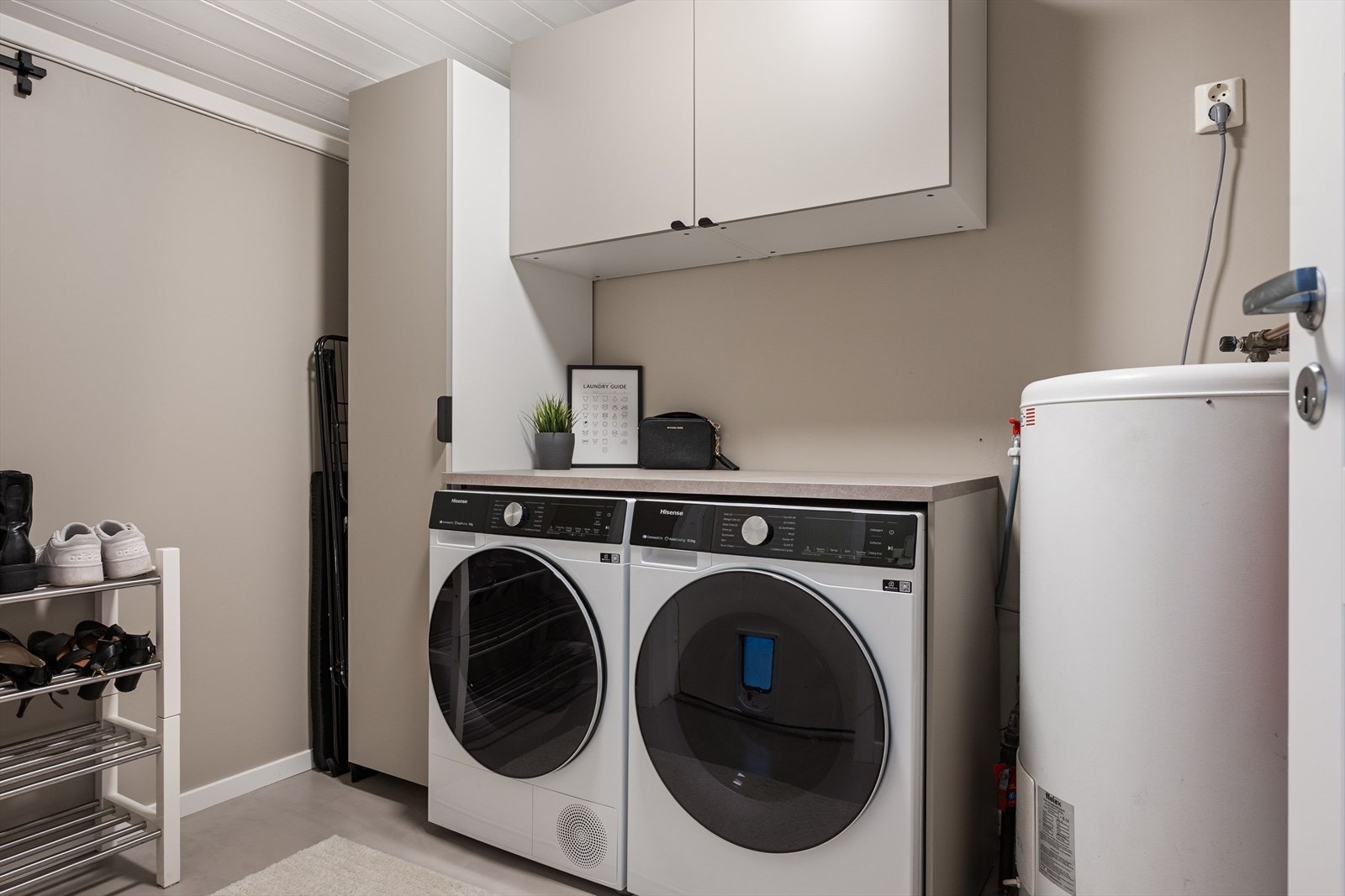 Vaskerom med oppgraderte flater og innredning Galleribilde