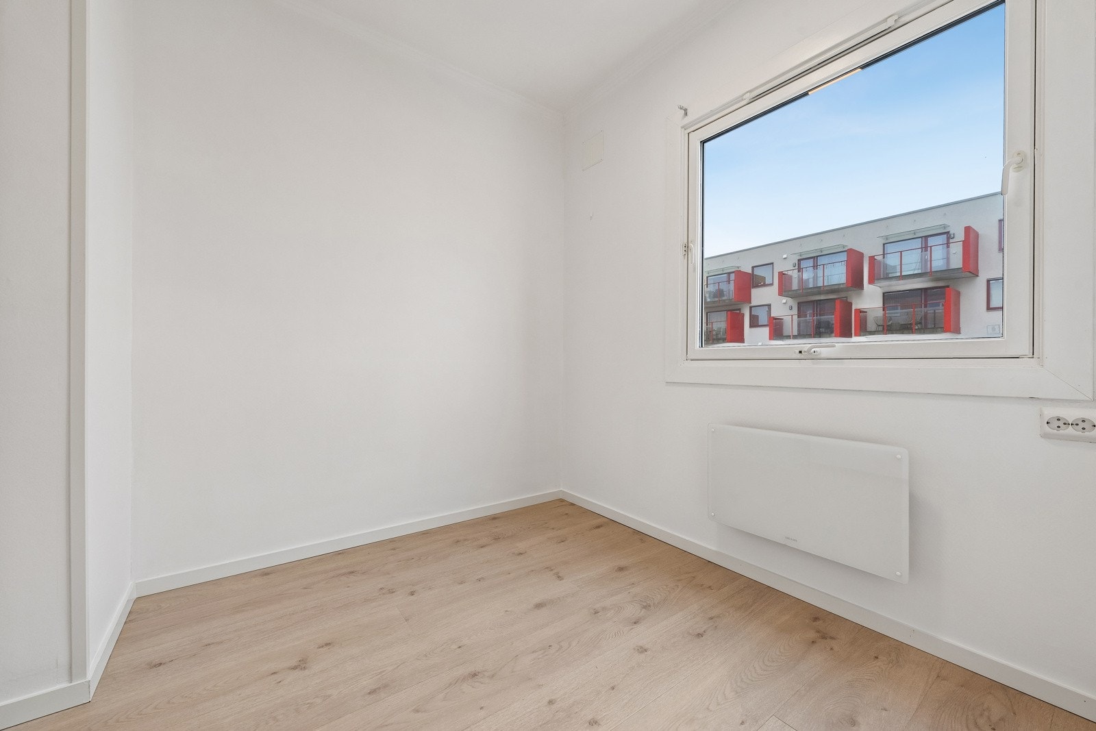 Soverom 2 kan være et fint barnerom, kontor, gjesterom, alt etter behov. Galleribilde