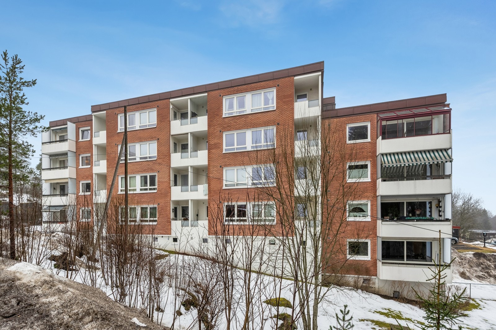 "Lillebokken" ligger fint til i terrenget med både lekeplass utenfor og fine fellesområder. Galleribilde