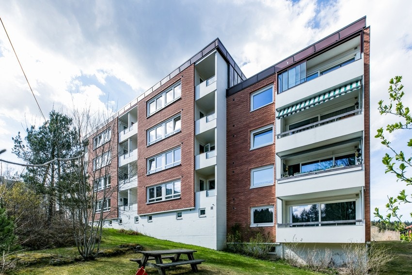 Detalj, sommer, privat. Galleribilde