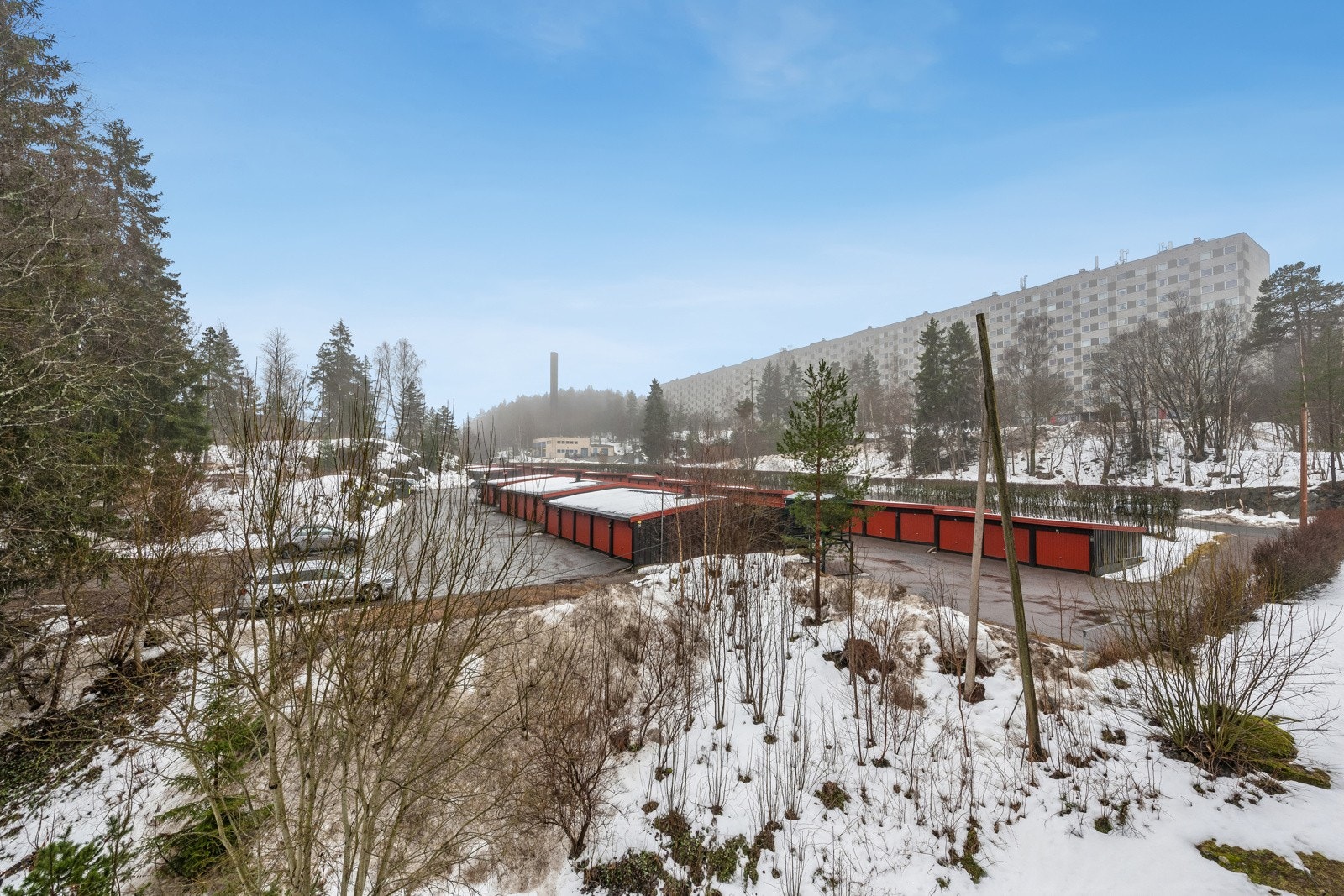 Utsikt fra balkong og stue til borettslagets grøntområder. Galleribilde