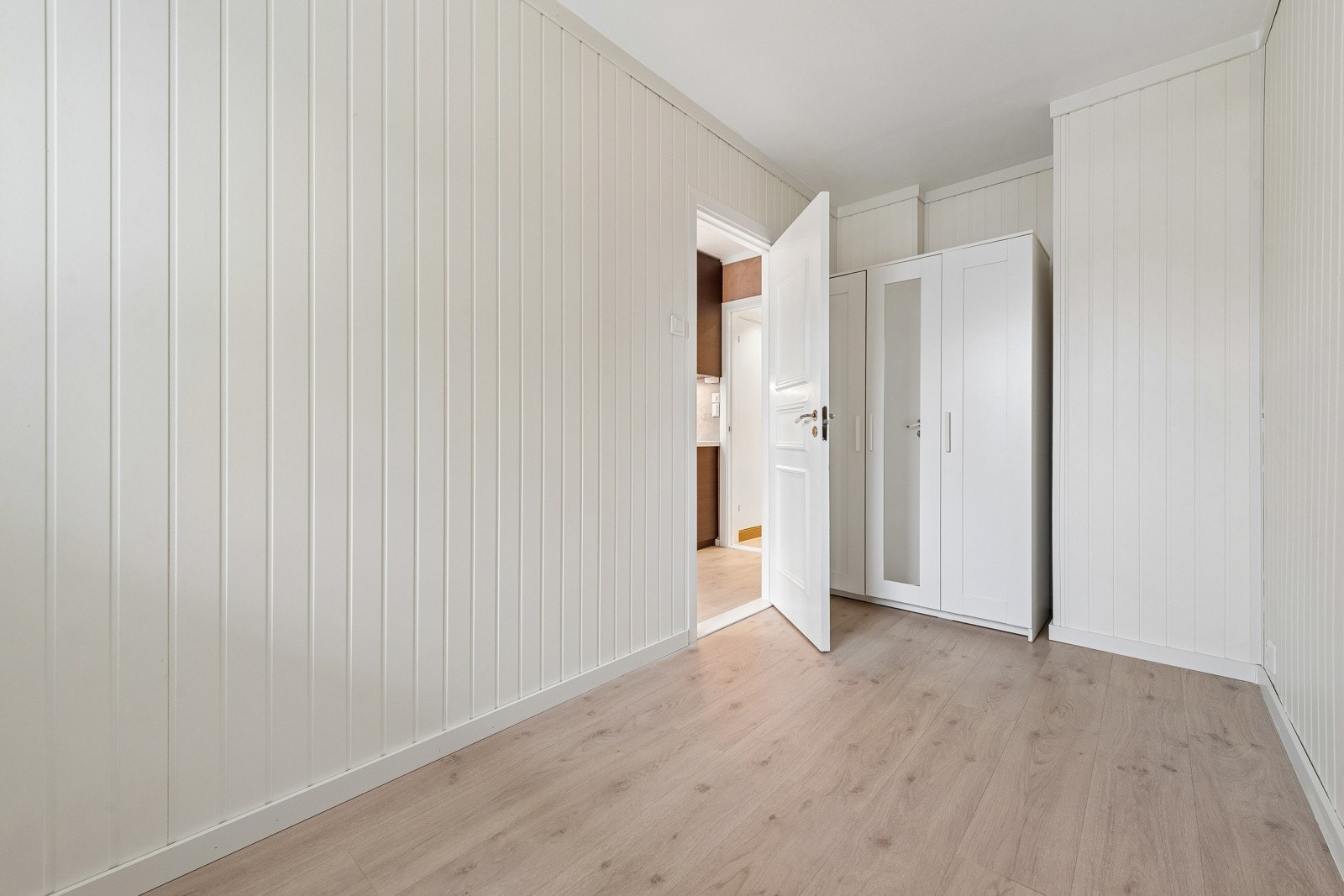 Soverom 2 har også garderobeskap, som er flyttbart. Galleribilde