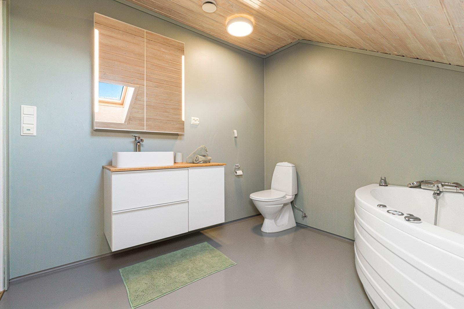 Baderom med badekar Galleribilde