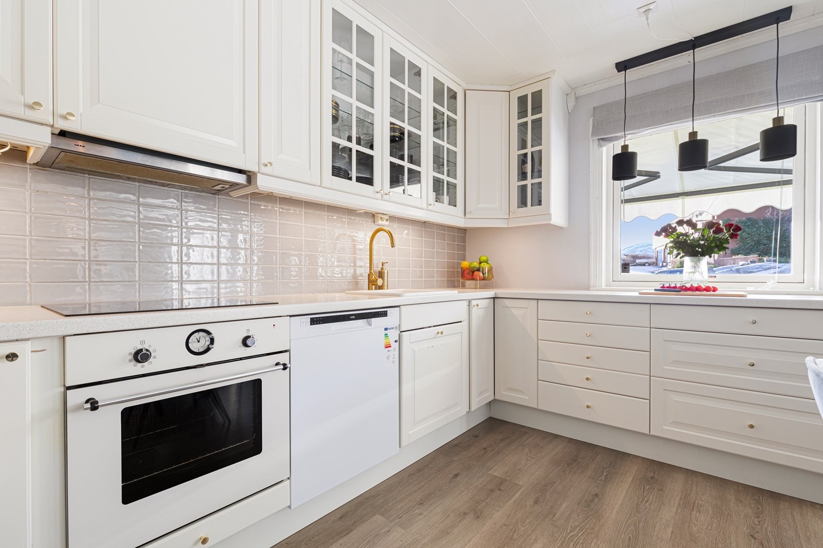 Et pent kjøkken Galleribilde