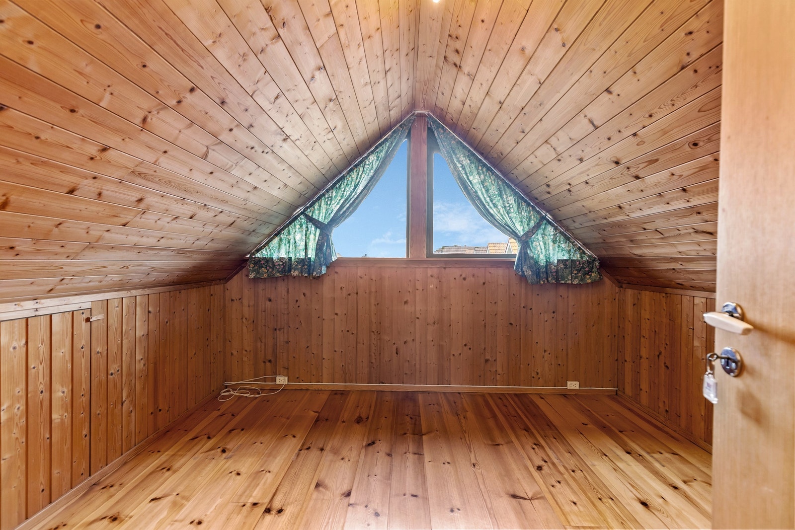 Et allsidig rom som kan brukes som en ekstra TV-stue, lekerom eller kontor. Galleribilde