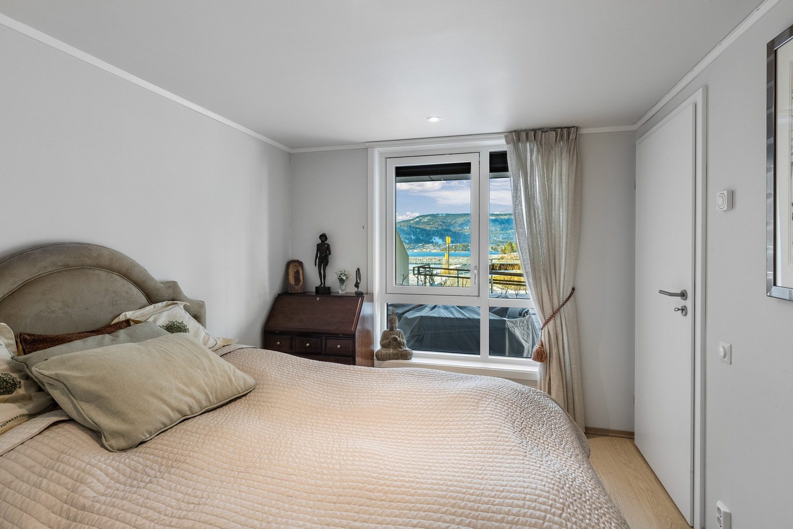 Nydelig utsikt fra soverom. Galleribilde