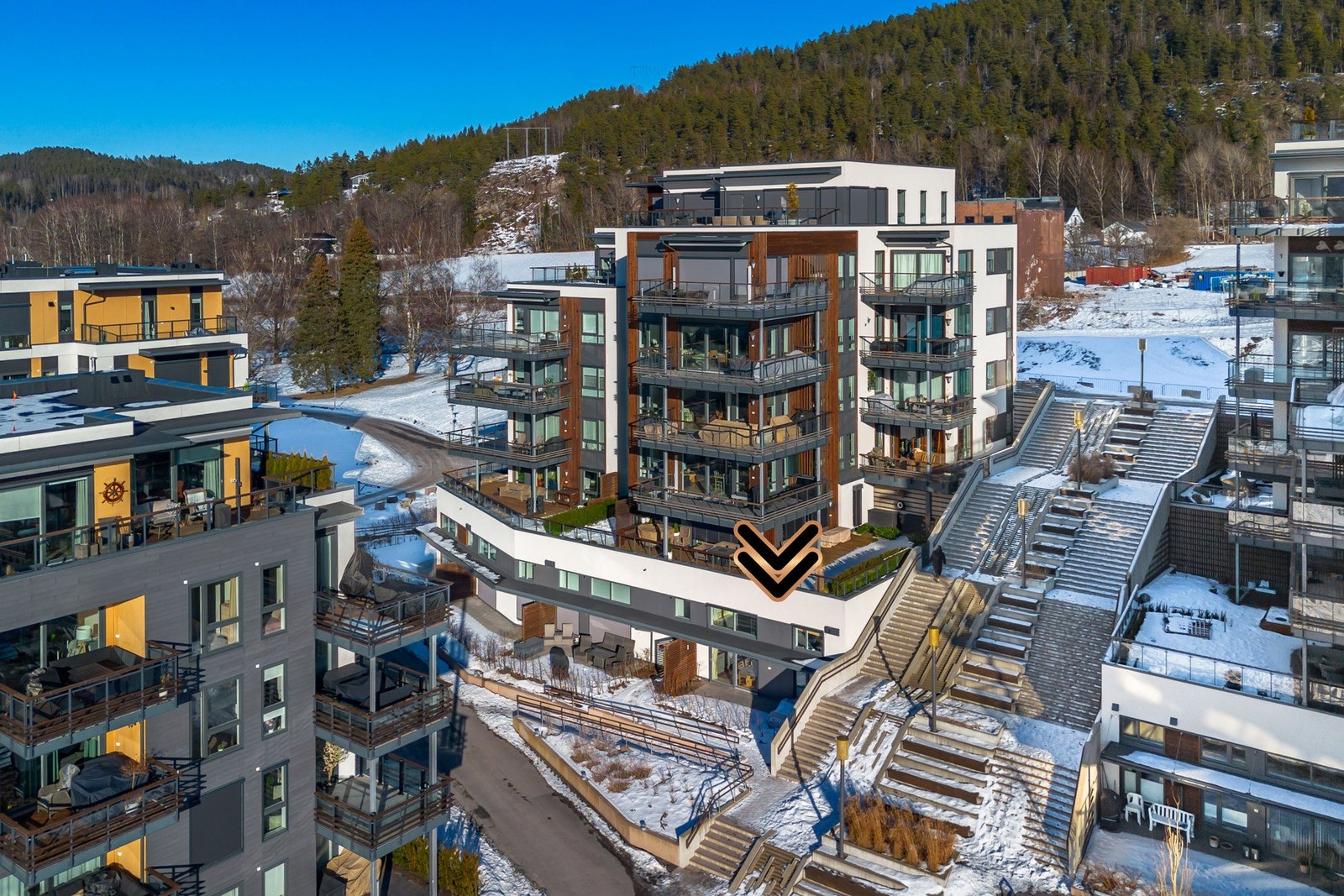 God beliggenhet i 2. rekke mot fjorden. Galleribilde