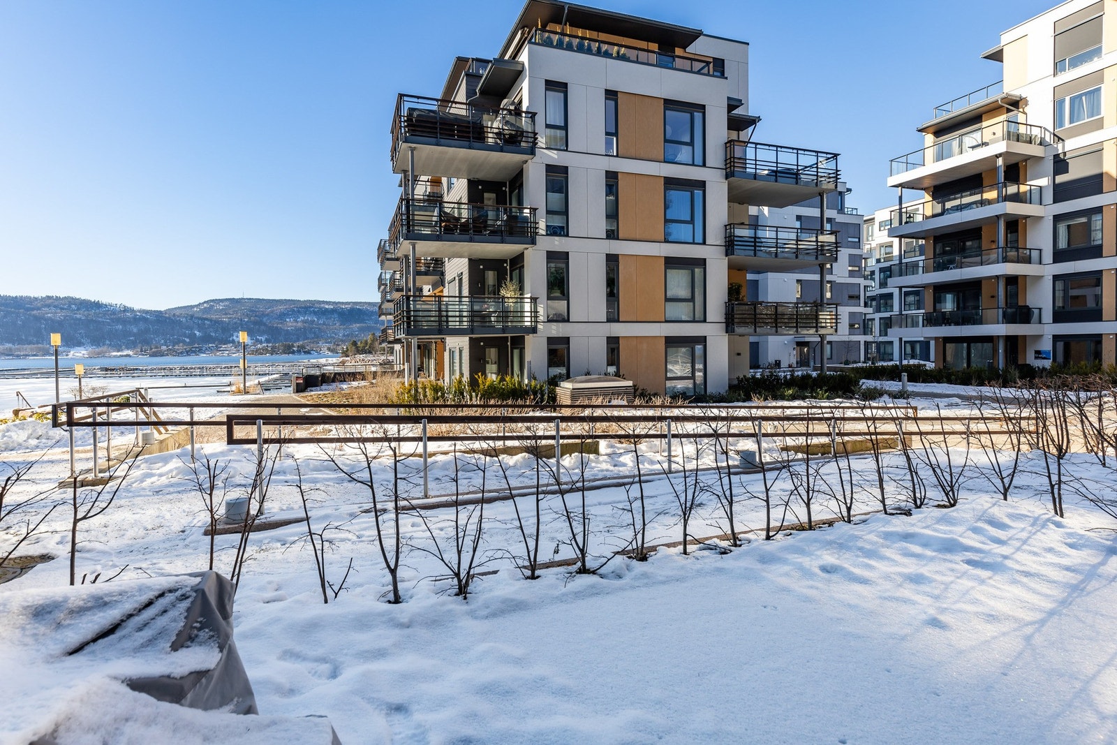 Nyt late sommerdager på stor terrasse! Galleribilde