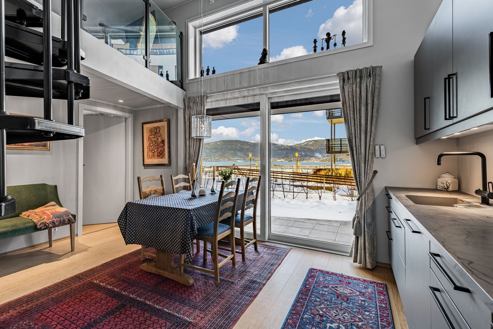 Privatmegleren v/ Sander Gundersen har gleden av å presentere Laboratorieveien 1D! Foto: Kasper Wallinga Galleribilde