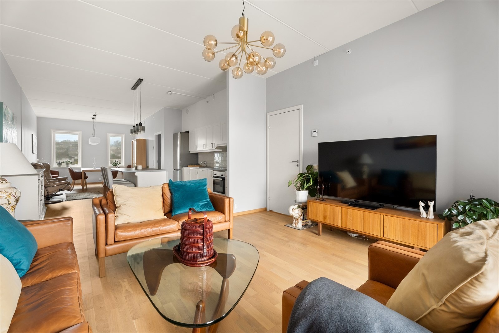 Komfortabel vannbåren gulvvarme sørger for jevn og behagelig temperatur. Galleribilde