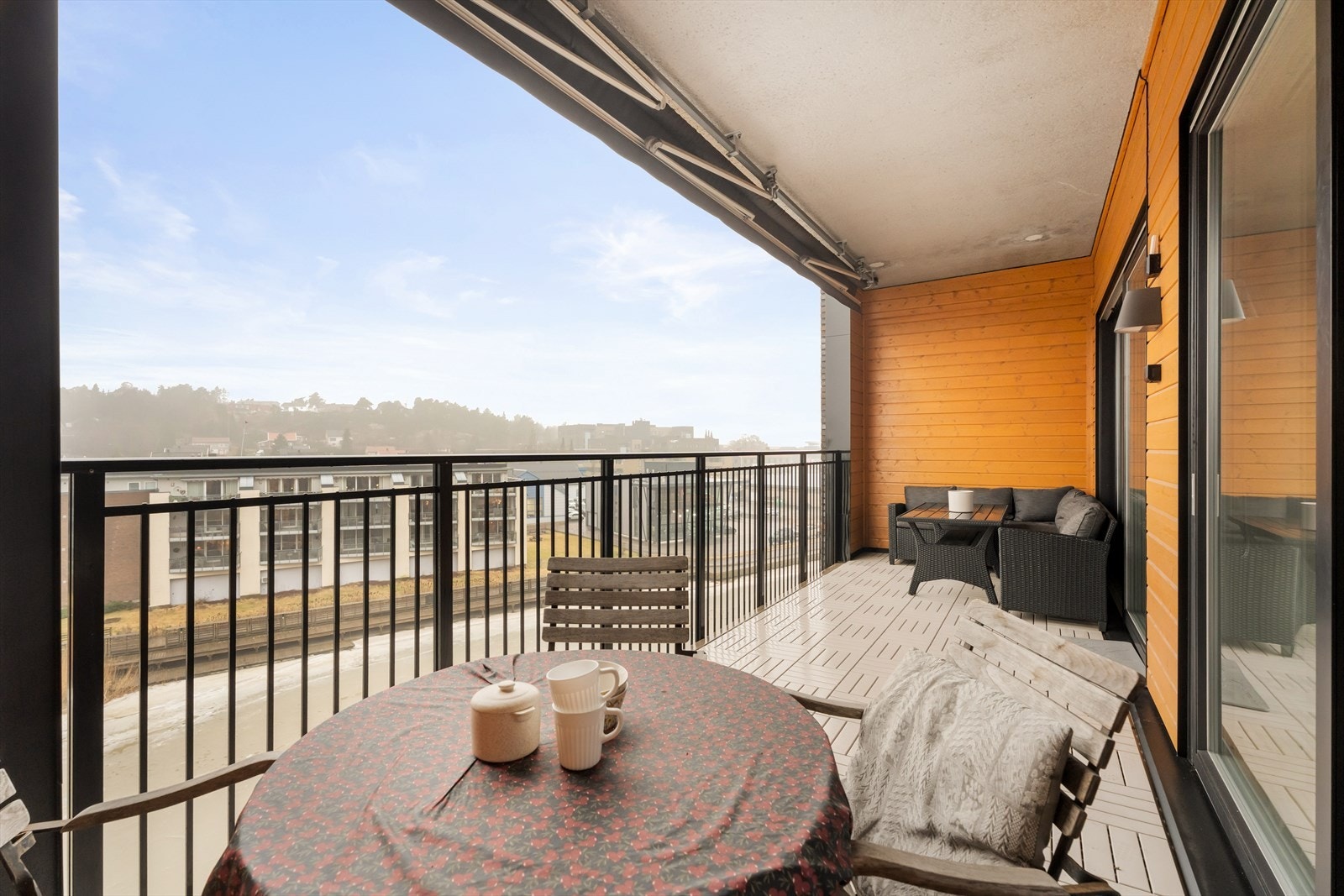 Sameiet har også en felles takterrasse og en hyggelig promenade langs elven. Galleribilde