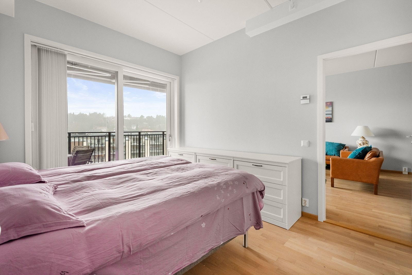 Fra hovedsoverommet er det privat tilgang til eget bad. Galleribilde